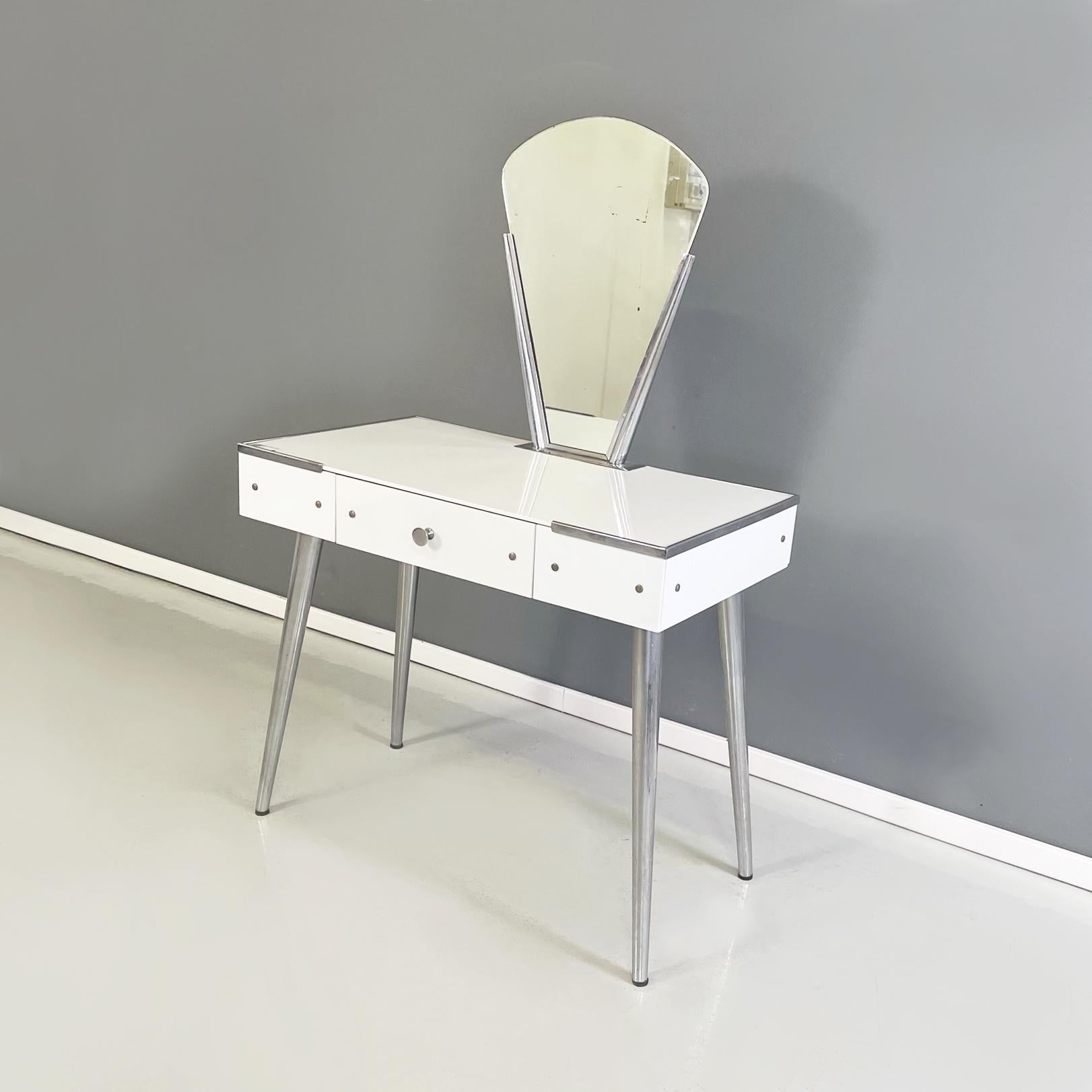 Italian mid-century Console with mirror in opaline glass and steel by Raimondi, 1953
Elegant and vintage console with rectangular top covered in opaline glass with steel details. It features a make-up mirror with rounded shapes and a steel