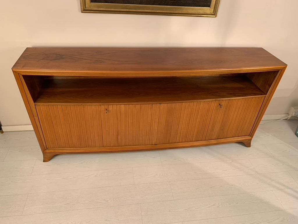 Italian Mid Century Convex Sideboard with Four Grooved Doors In Good Condition In Firenze, Toscana