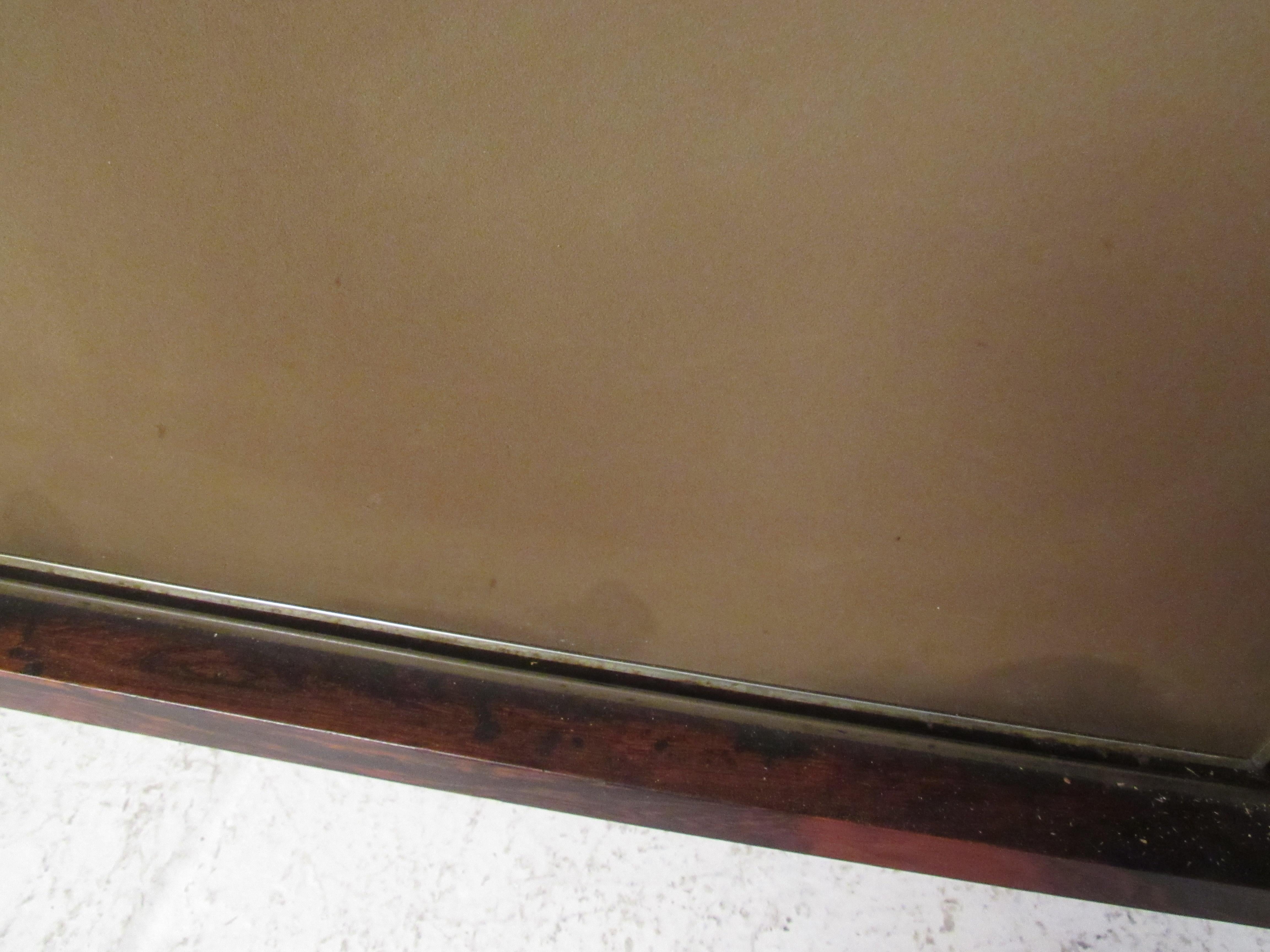 Italian Midcentury Credenza in Rosewood with a Finished Back For Sale 6