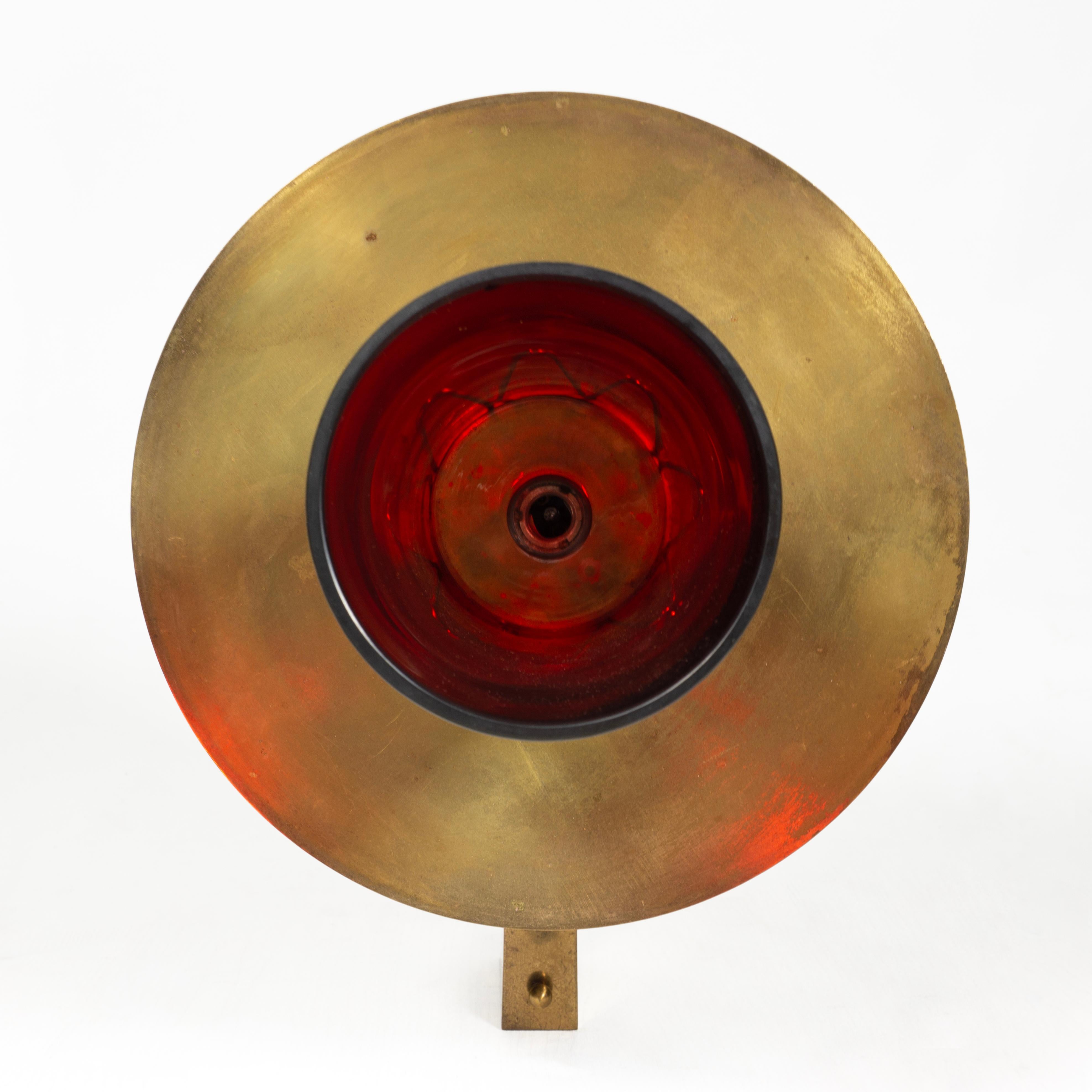 Applique murale italienne du milieu du siècle à la base fuselée incurvée, verre rouge, Italie, années 1950 en vente 2