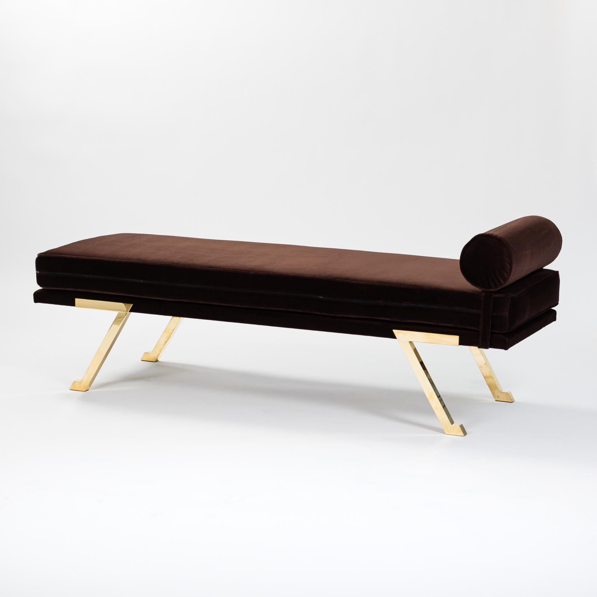 Italienisches Mid-Century Daybed / Bank Messingbeine, schokoladenbrauner Samt 1970er im Angebot 4