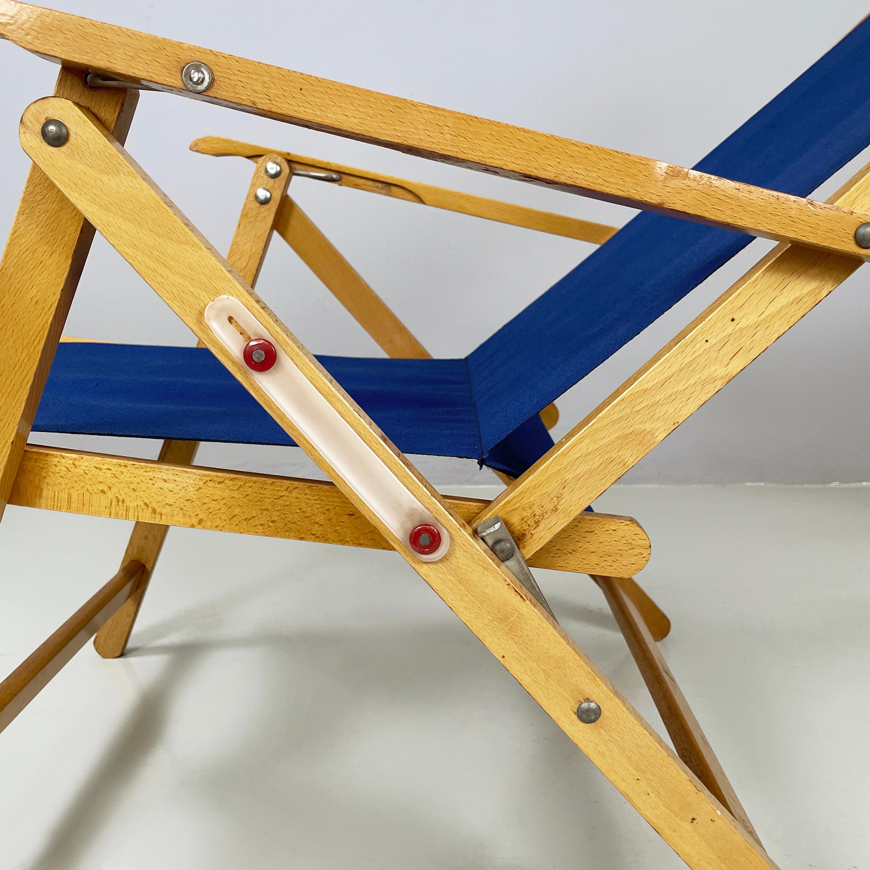 Chaise longue italienne du milieu du siècle dernier en tissu bleu et bois par fratelli Reguitti 1960 en vente 5