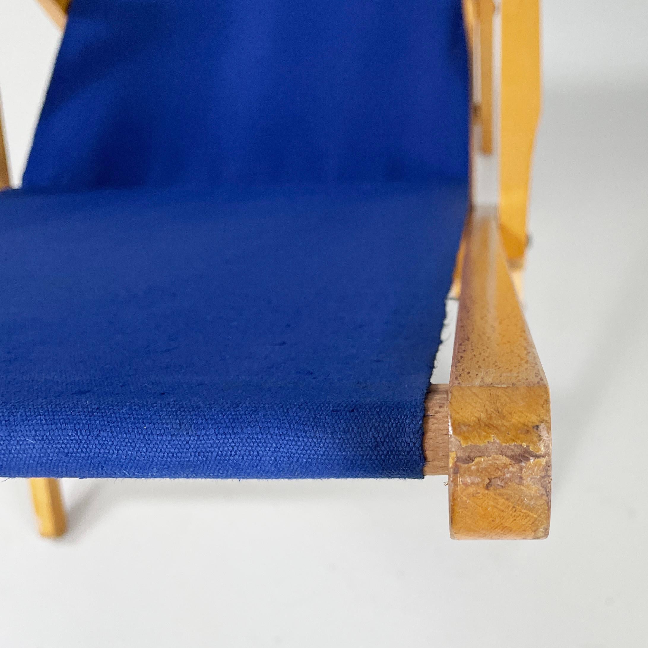 Chaise longue italienne du milieu du siècle dernier en tissu bleu et bois par fratelli Reguitti 1960 en vente 6