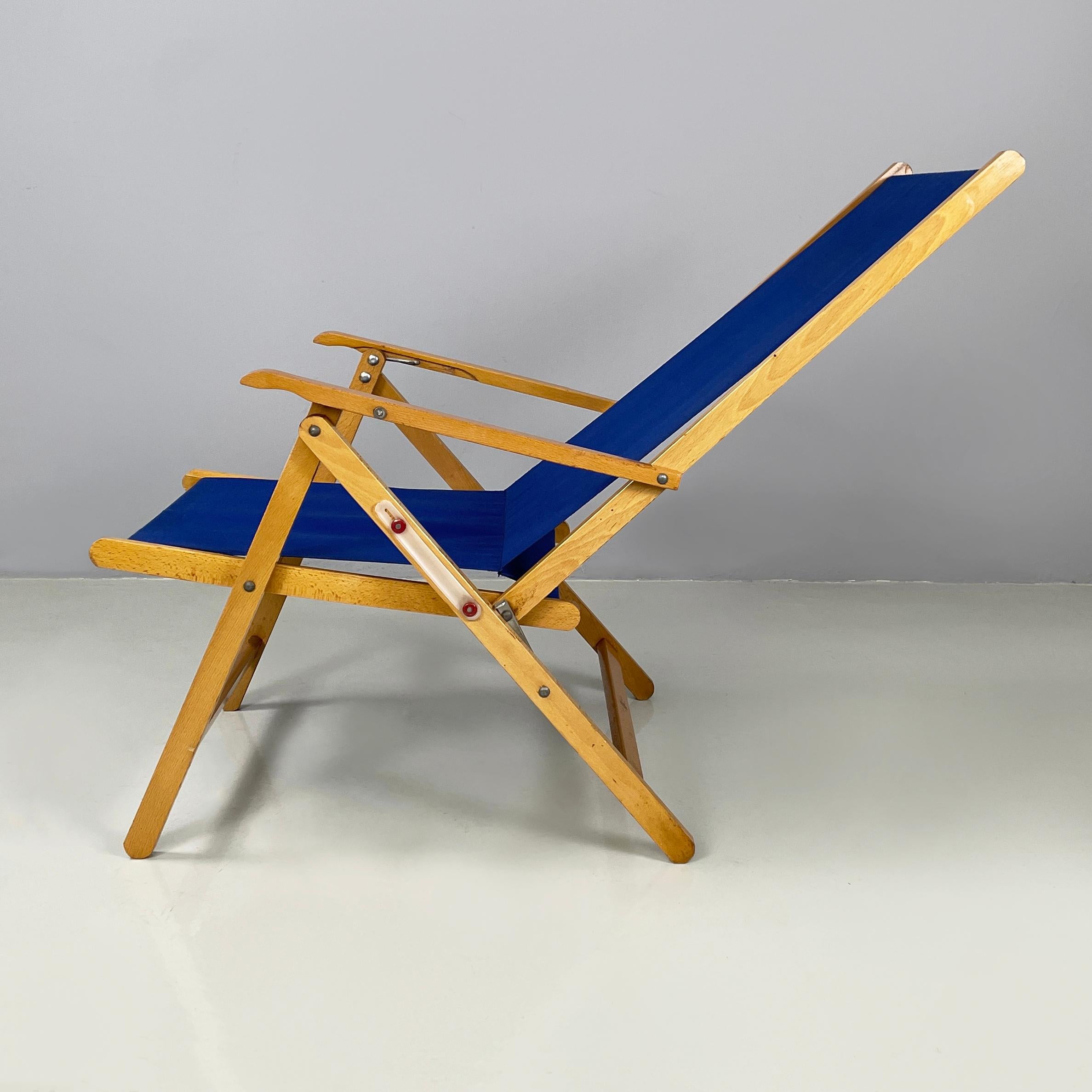 Chaise longue italienne du milieu du siècle dernier en tissu bleu et bois par fratelli Reguitti 1960 Bon état - En vente à MIlano, IT