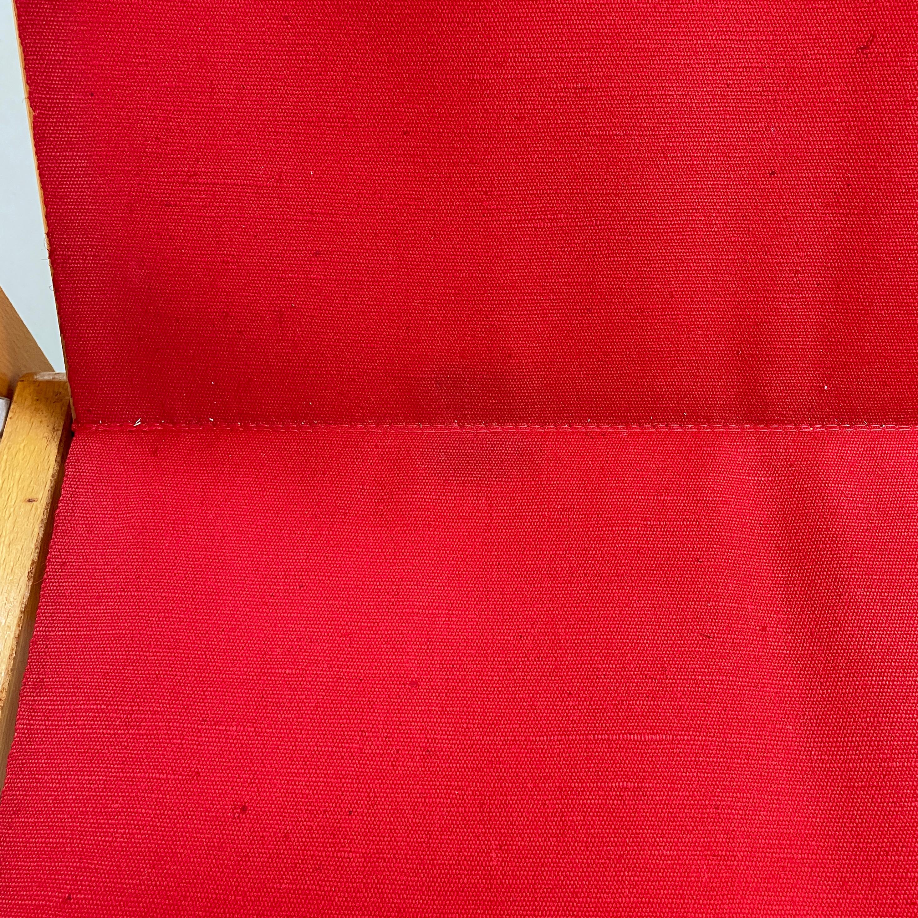 Italienischer Deckenstuhl aus der Mitte des Jahrhunderts aus rotem Stoff und Holz von fratelli Reguitti, 1960er Jahre im Angebot 6