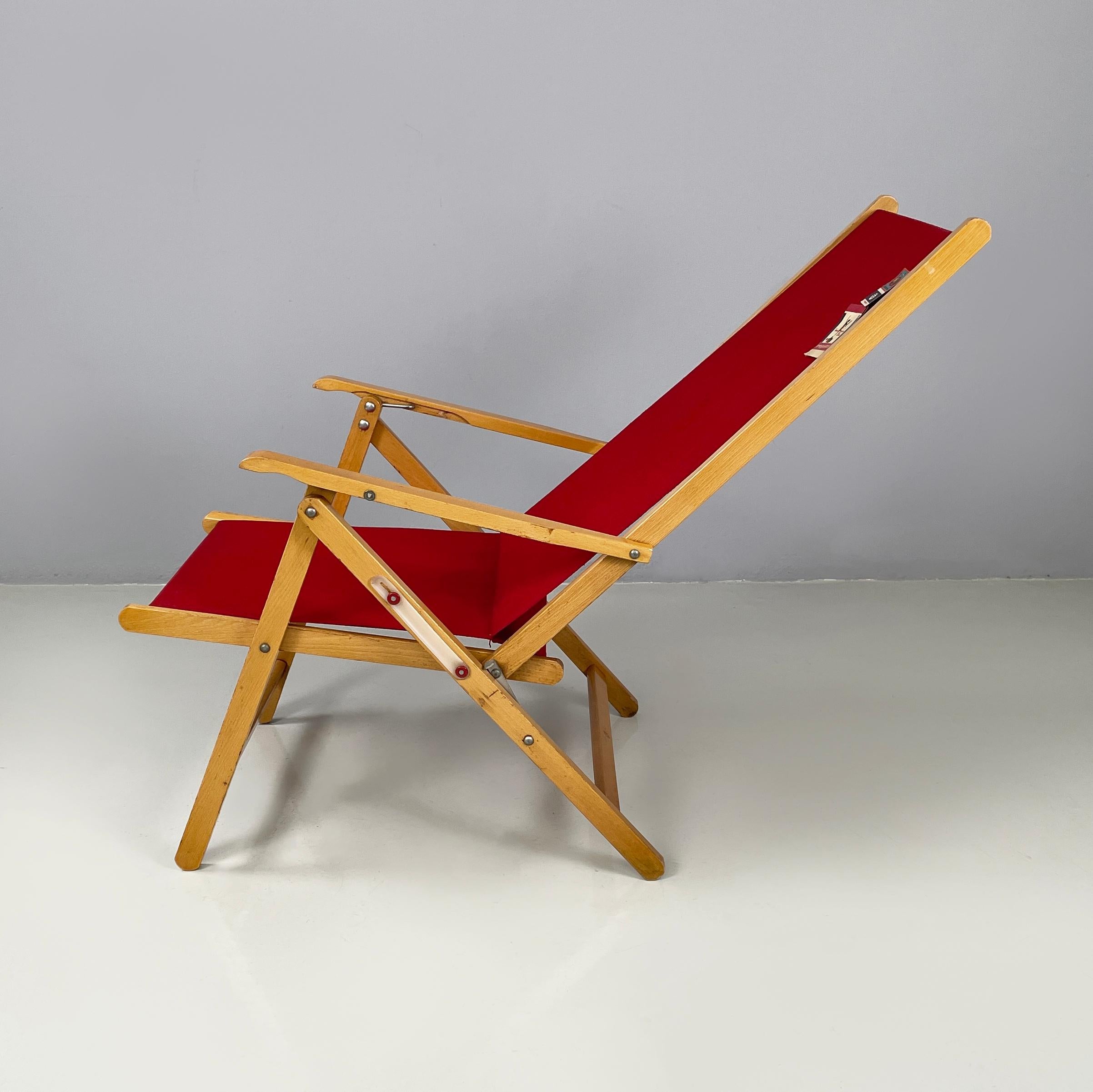 Italienischer Deckenstuhl aus der Mitte des Jahrhunderts aus rotem Stoff und Holz von fratelli Reguitti, 1960er Jahre im Zustand „Gut“ im Angebot in MIlano, IT