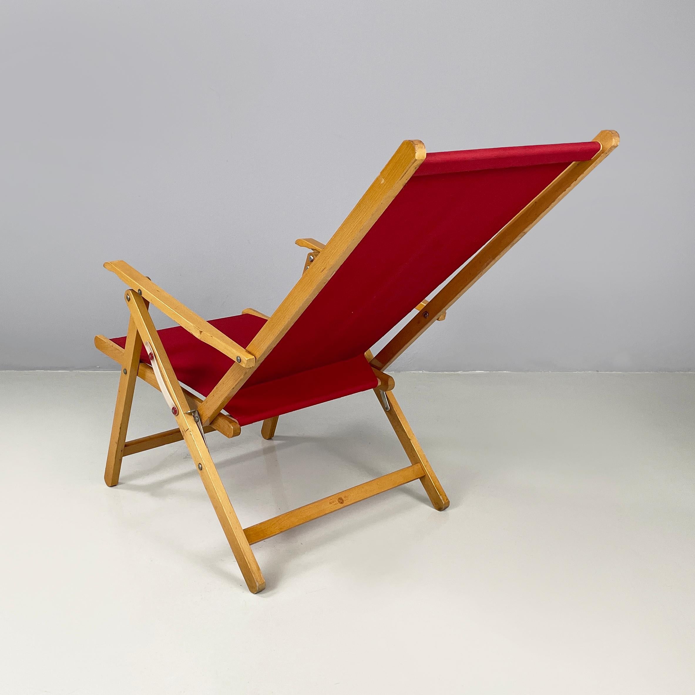 Italienischer Deckenstuhl aus der Mitte des Jahrhunderts aus rotem Stoff und Holz von fratelli Reguitti, 1960er Jahre (Mitte des 20. Jahrhunderts) im Angebot