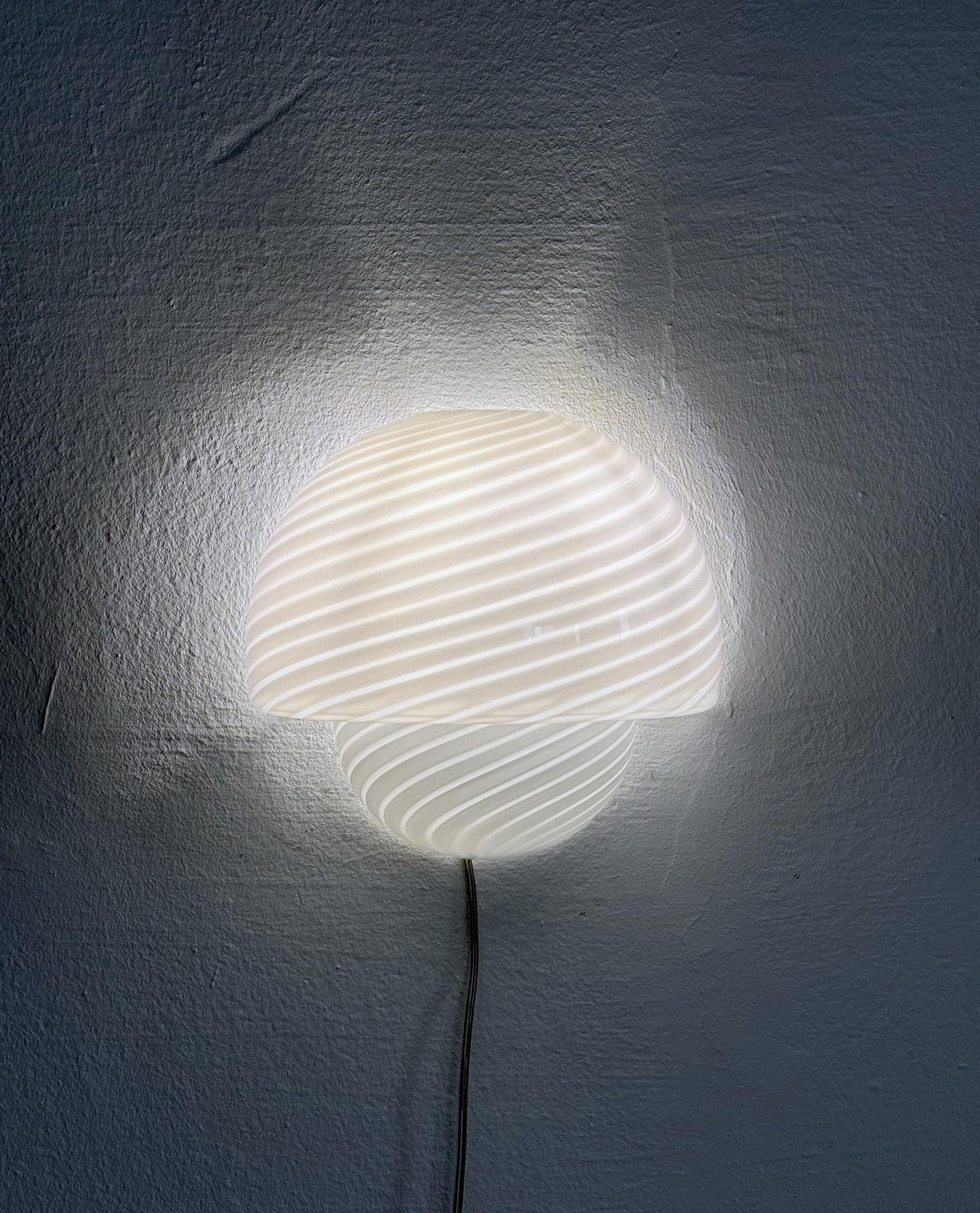 Italian Mid-century Designer  Murano Swirl Glass Mushroom Wall Sconces, 1970s In Good Condition For Sale In Morazzone, Varese