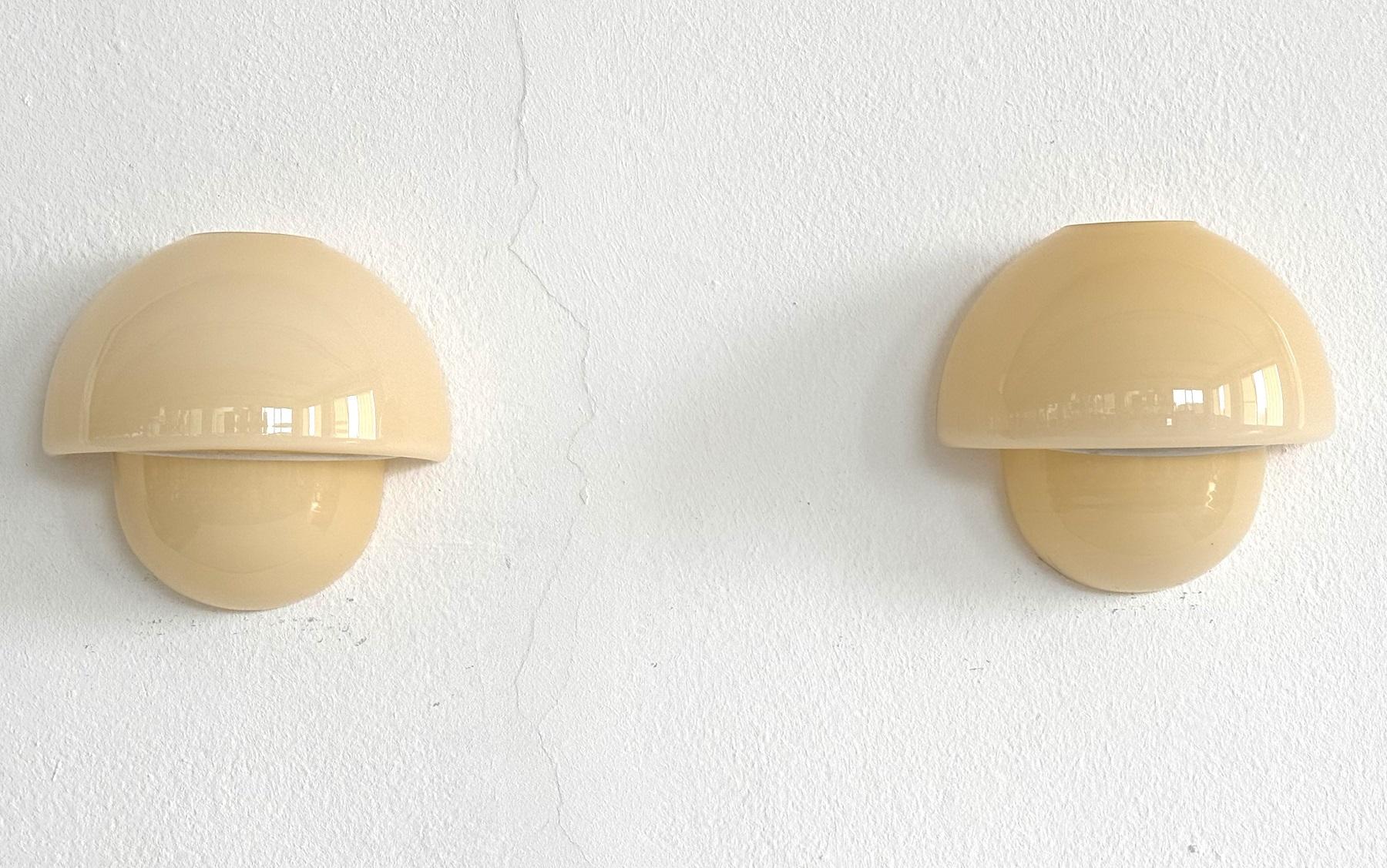 Italiano Applique a fungo in vetro di Murano giallo di design italiano della metà del secolo scorso, anni '70