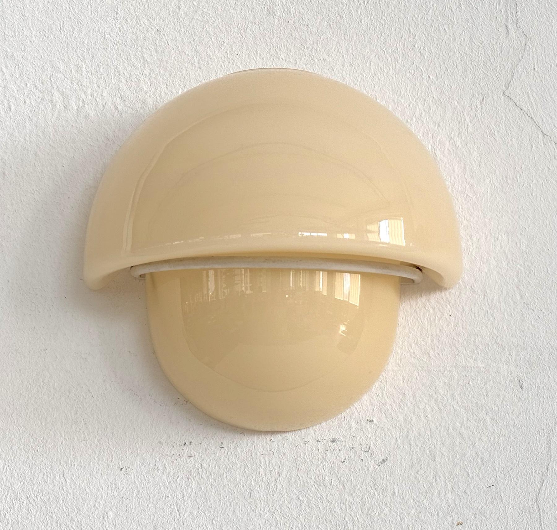 Applique a fungo in vetro di Murano giallo di design italiano della metà del secolo scorso, anni '70 In condizioni buone a Morazzone, Varese