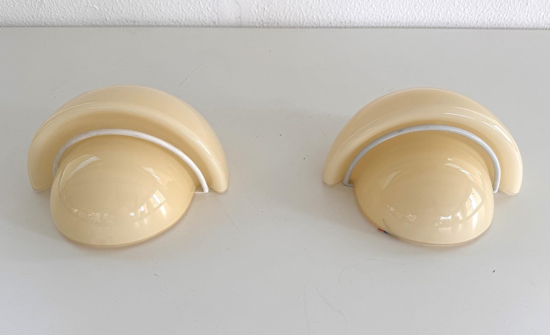 Fine XX secolo Applique a fungo in vetro di Murano giallo di design italiano della metà del secolo scorso, anni '70