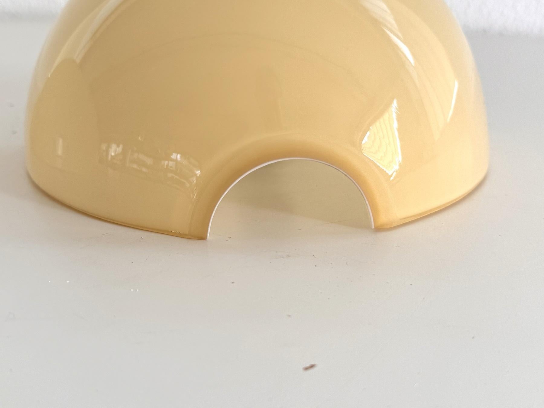 Applique a fungo in vetro di Murano giallo di design italiano della metà del secolo scorso, anni '70 1