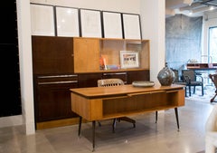 Italian Midcentury Desk in the Manner of Gio Ponti