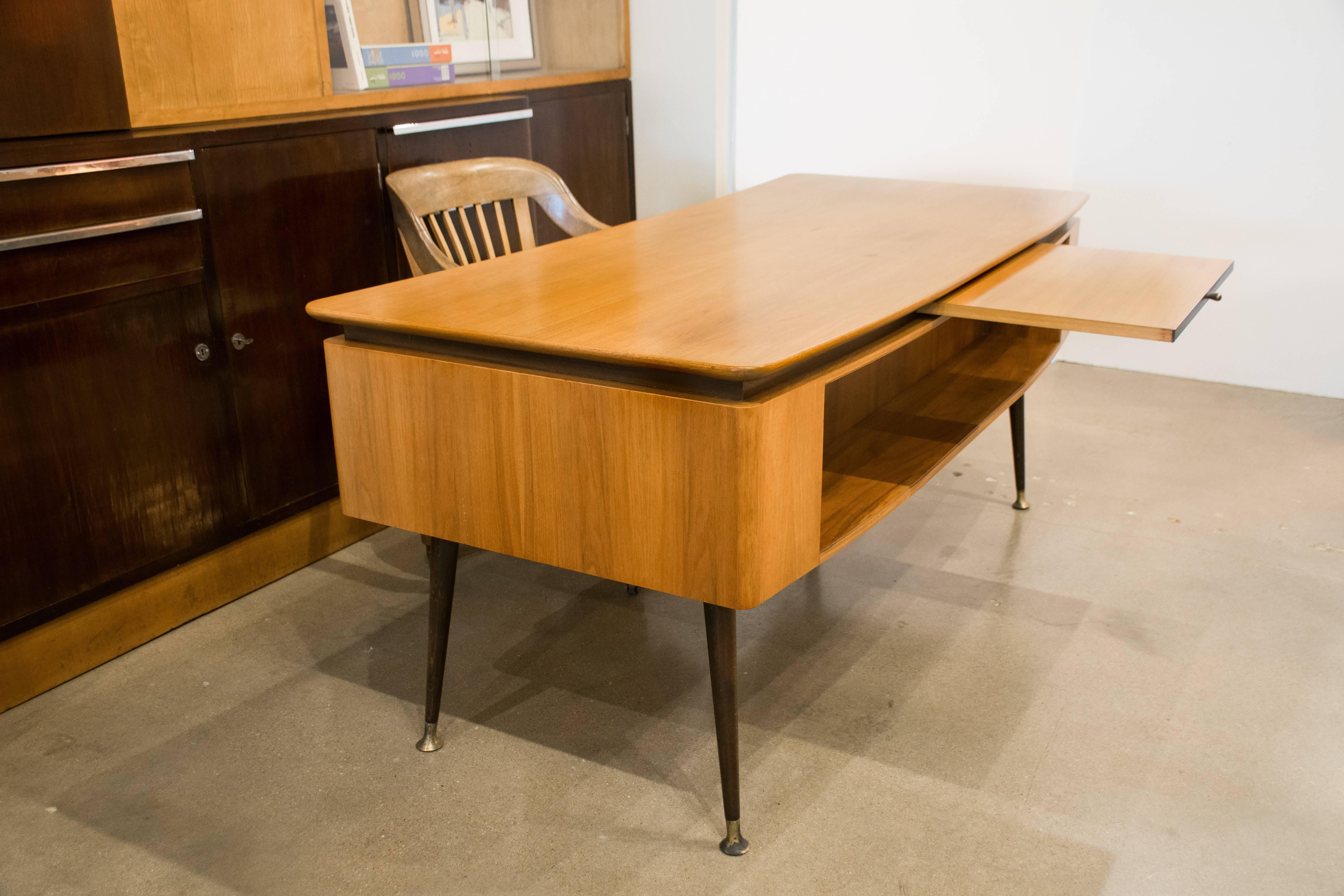 Mid-Century Modern Italian Midcentury Desk in the Manner of Gio Ponti