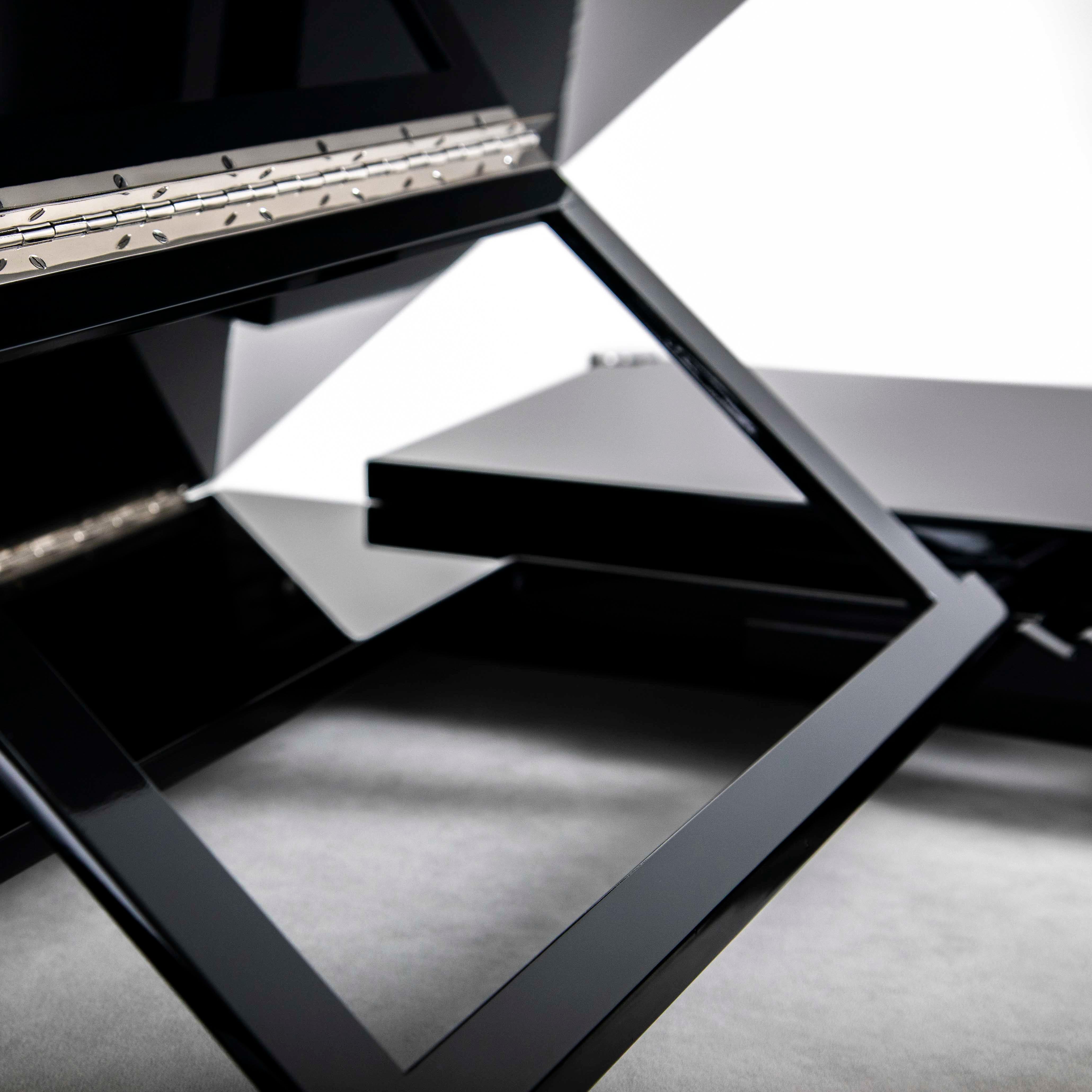 Italienischer Schreibtisch aus der Mitte des Jahrhunderts Schwarzer Lack & Edelstahl von STUDIODADA 1970s im Angebot 13