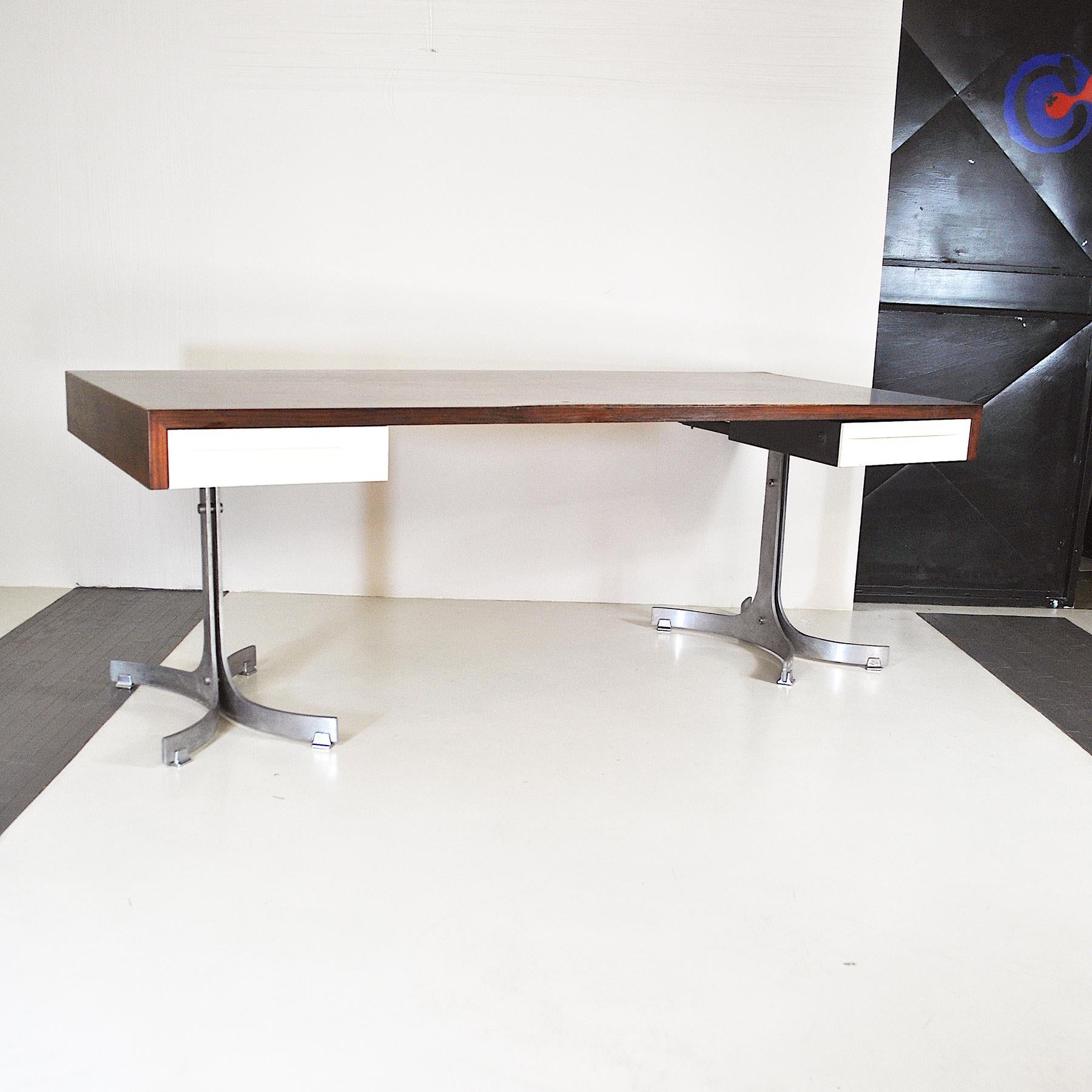 Italian Midcentury Desk by Trau In Distressed Condition In bari, IT