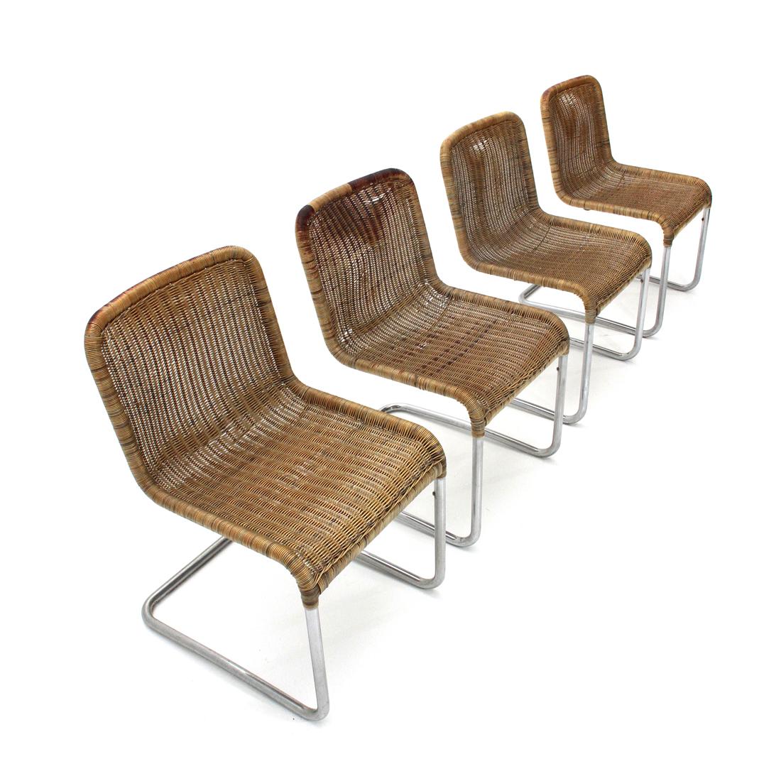 Set of four Italian manufacturing chairs produced in the 1970s.
Tubular structure in curved and chromed metal.
Seat and back in woven plastic thread.
Structure in good condition, some signs due to normal use over time, plastic wire hardened in