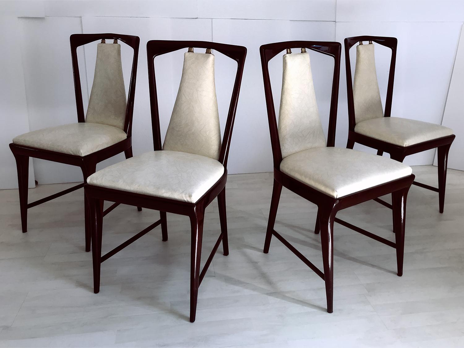 Elegant lines and solid structures for this stunning set of four dining Chairs, designed by Osvaldo Borsani in the 1950s.
The wooden surfaces, as well the backs and seats with their paddings, are in very good conditions of the period with minor