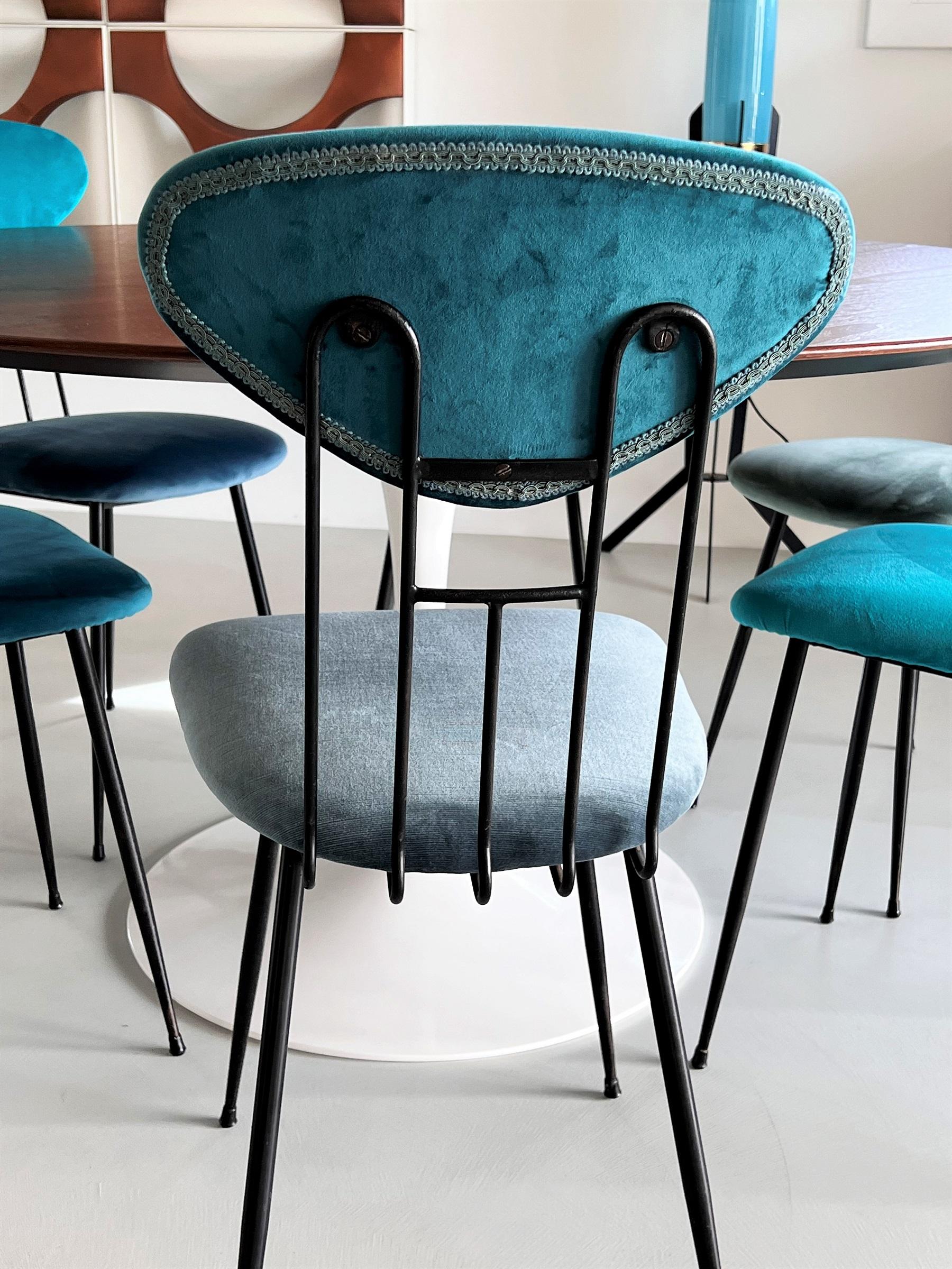 Chaises de salle à manger italiennes du milieu du siècle dernier retapissées en velours, années 1960 en vente 4