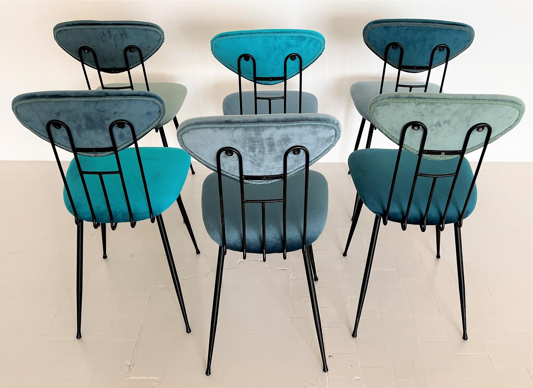 Chaises de salle à manger italiennes du milieu du siècle dernier retapissées en velours, années 1960 en vente 7