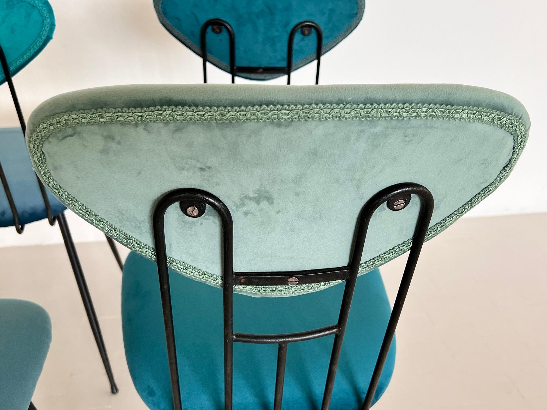 Chaises de salle à manger italiennes du milieu du siècle dernier retapissées en velours, années 1960 en vente 8
