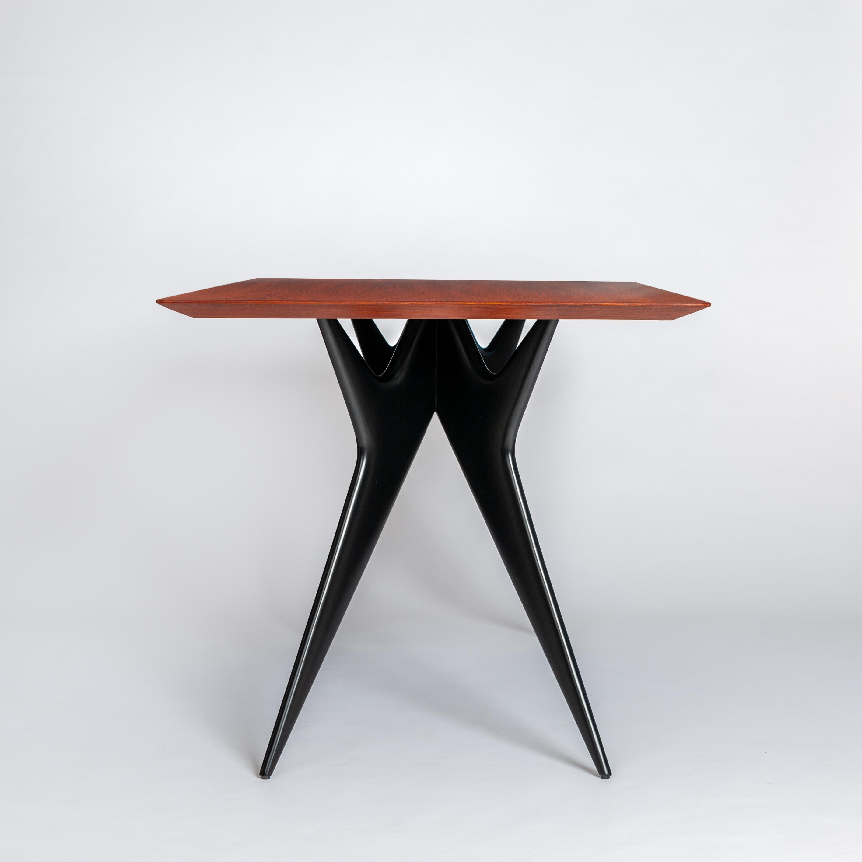 Mid-20th Century Italian Midcentury Dining Table / Desk Rosewood Wood Veneer by Ico Parisi 1950s