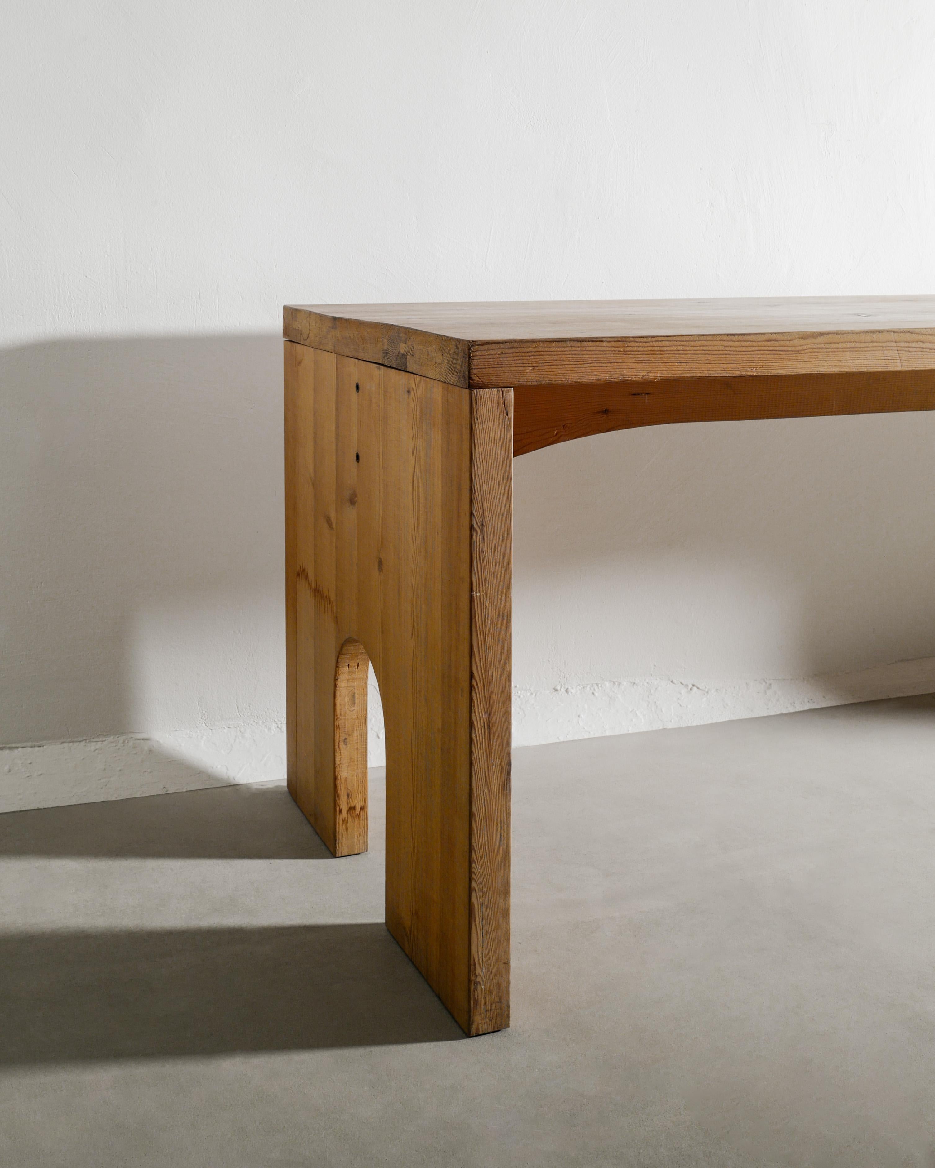 Scandinave moderne Table de salle à manger italienne du milieu du siècle en pin par Mario Ceroli pour Poltronova, 1970 en vente