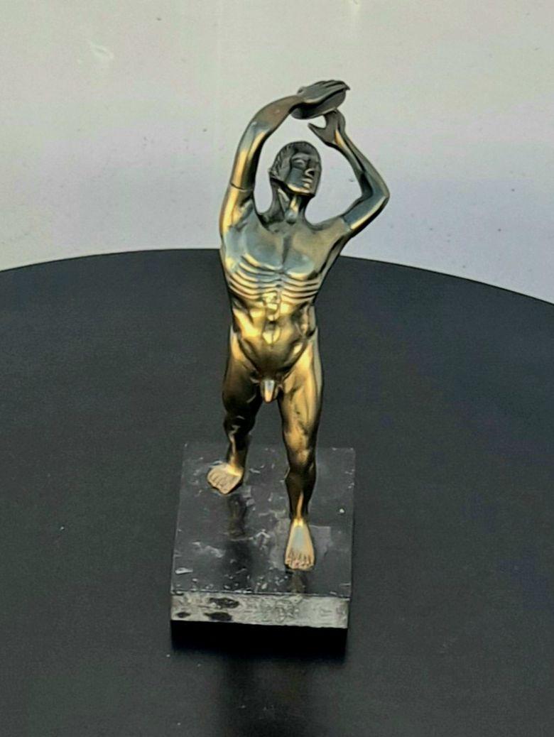 Late 20th Century Italian Mid Century Discobolus Sculpture For Sale