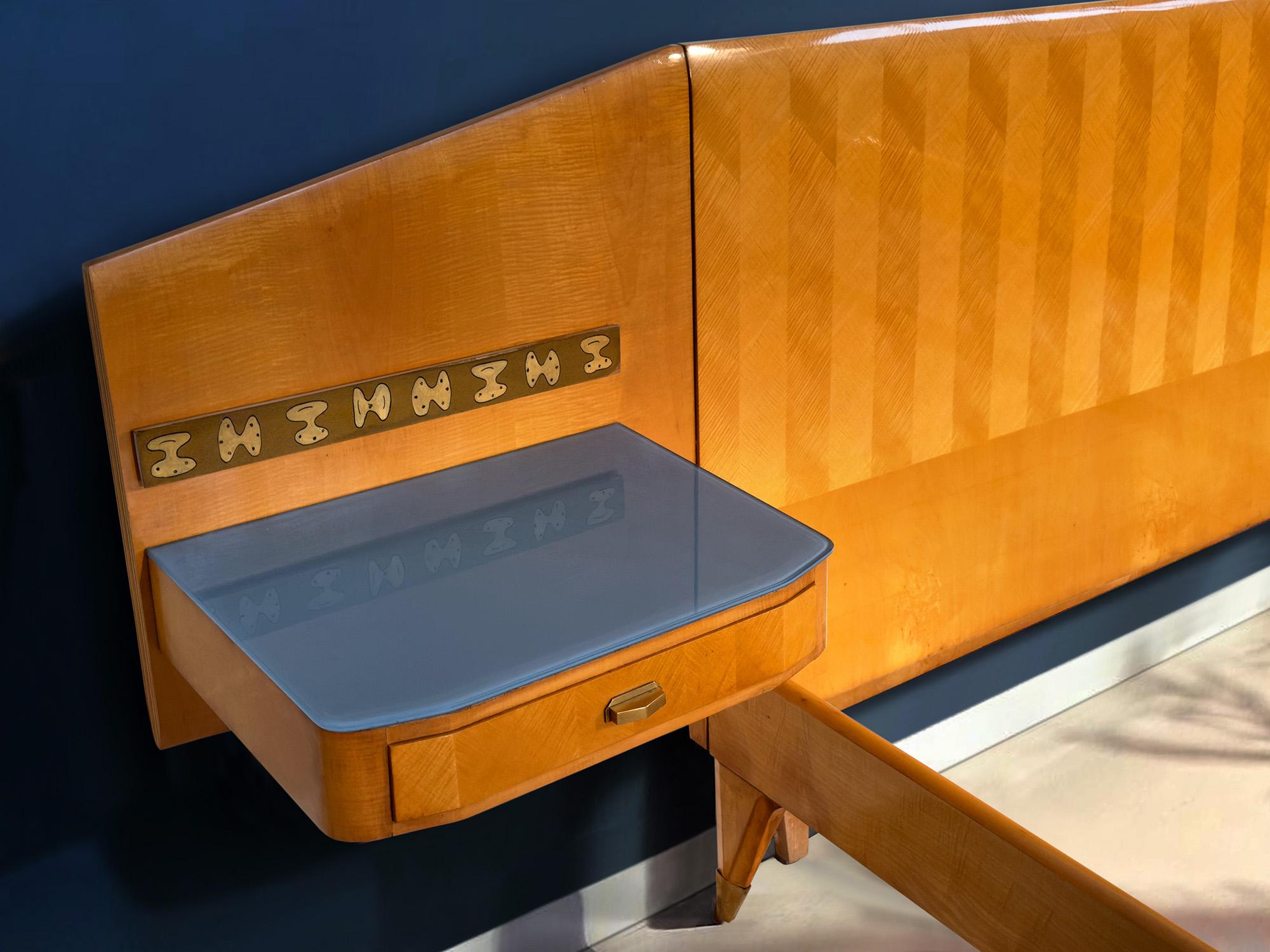 Italian Mid-Century Double Bed with Floating Nightstands by Dassi for Gio Ponti In Good Condition For Sale In Traversetolo, IT