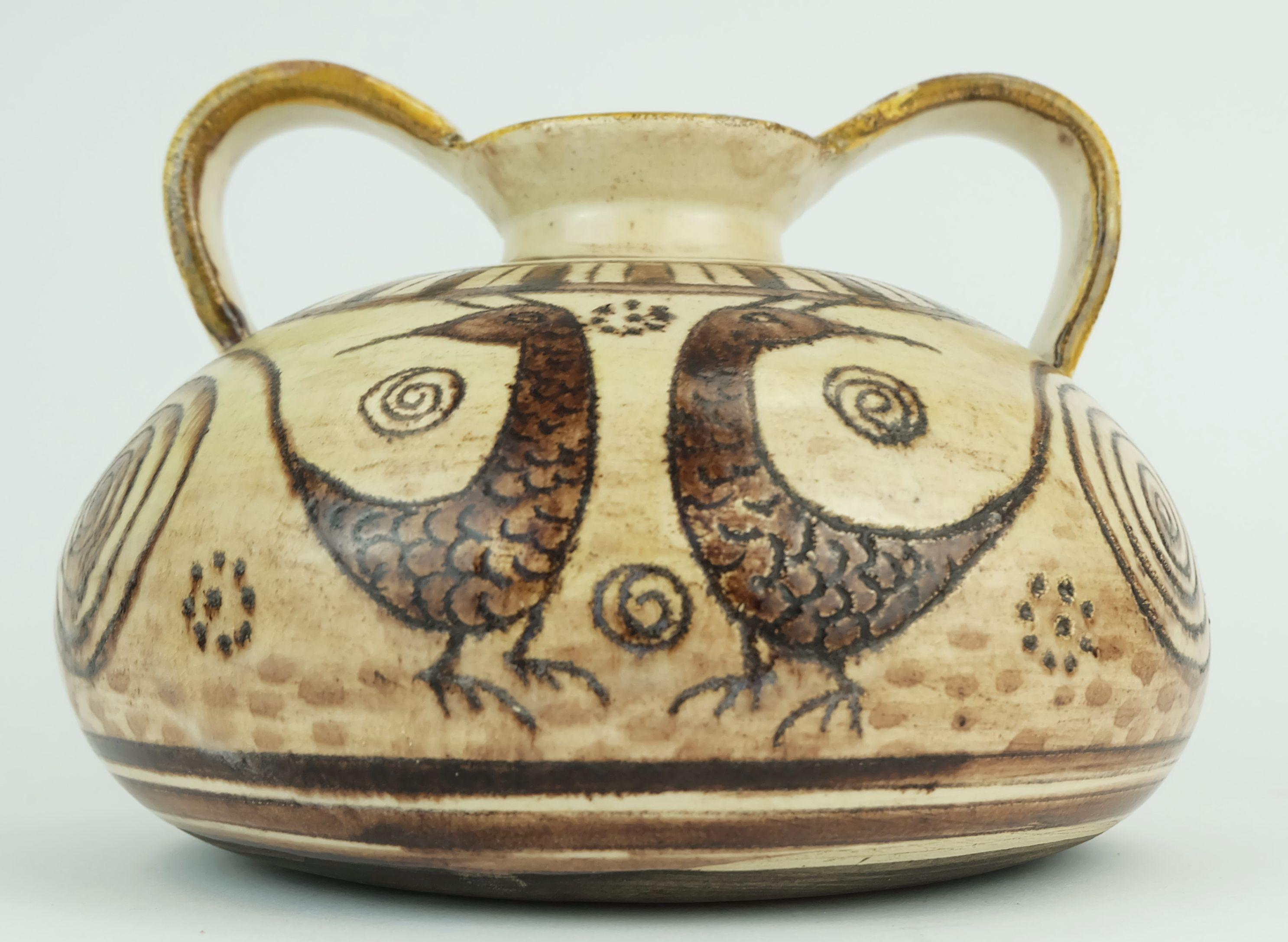 Vaso in ceramica a doppio manico della metà del secolo scorso firmato Vitali e realizzato a mano negli anni '70 in vendita 4