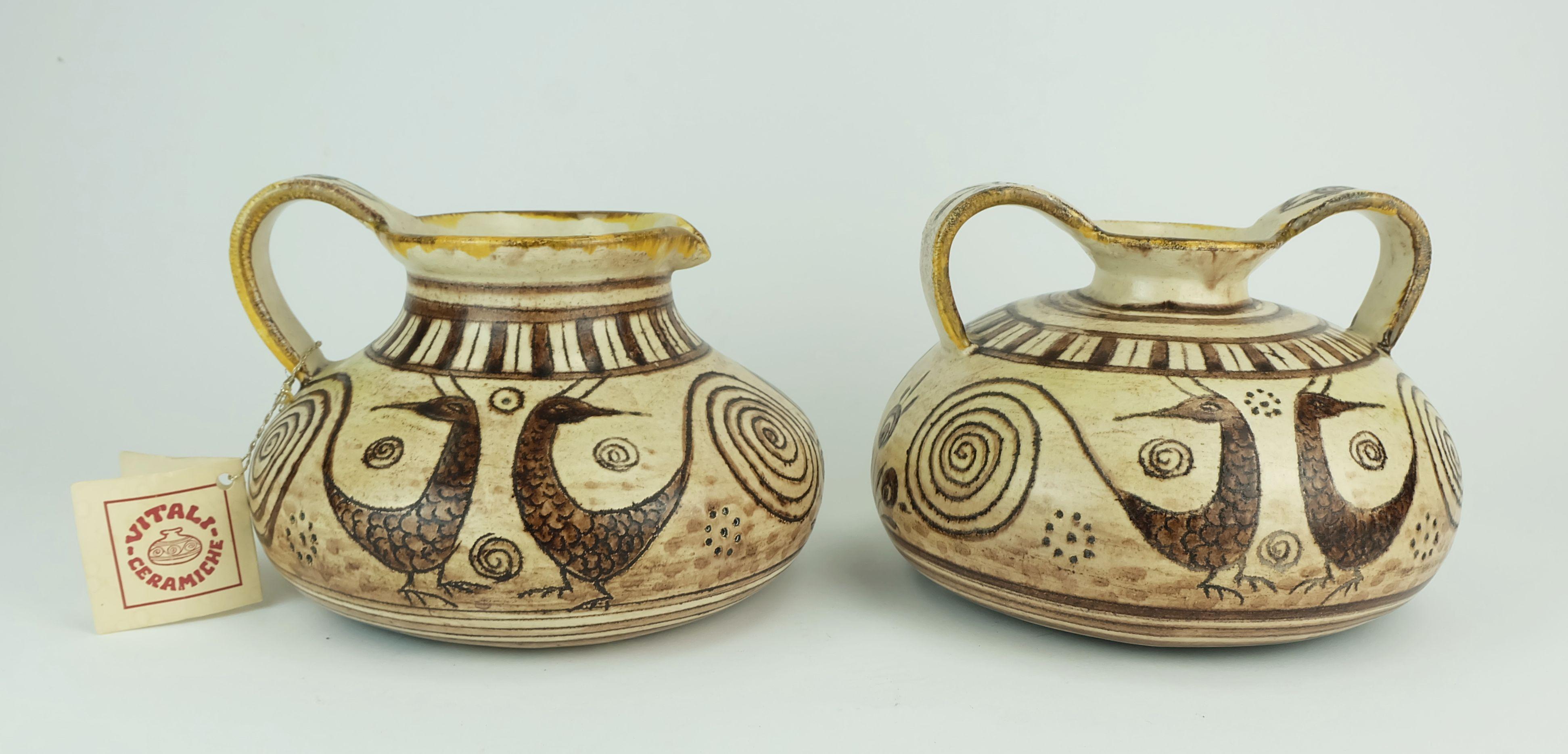 Vaso in ceramica a doppio manico della metà del secolo scorso firmato Vitali e realizzato a mano negli anni '70 in vendita 6