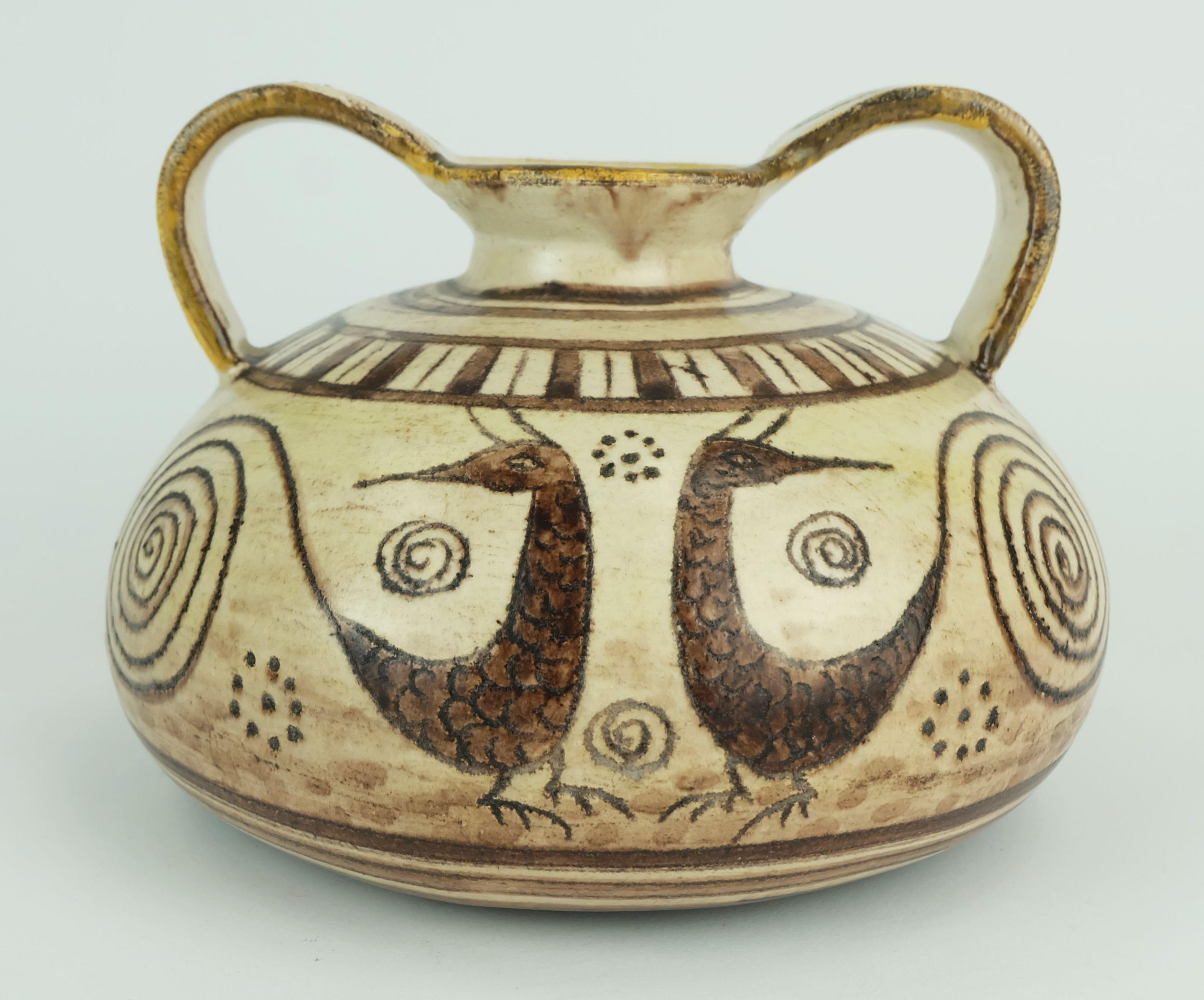 Fine XX secolo Vaso in ceramica a doppio manico della metà del secolo scorso firmato Vitali e realizzato a mano negli anni '70 in vendita