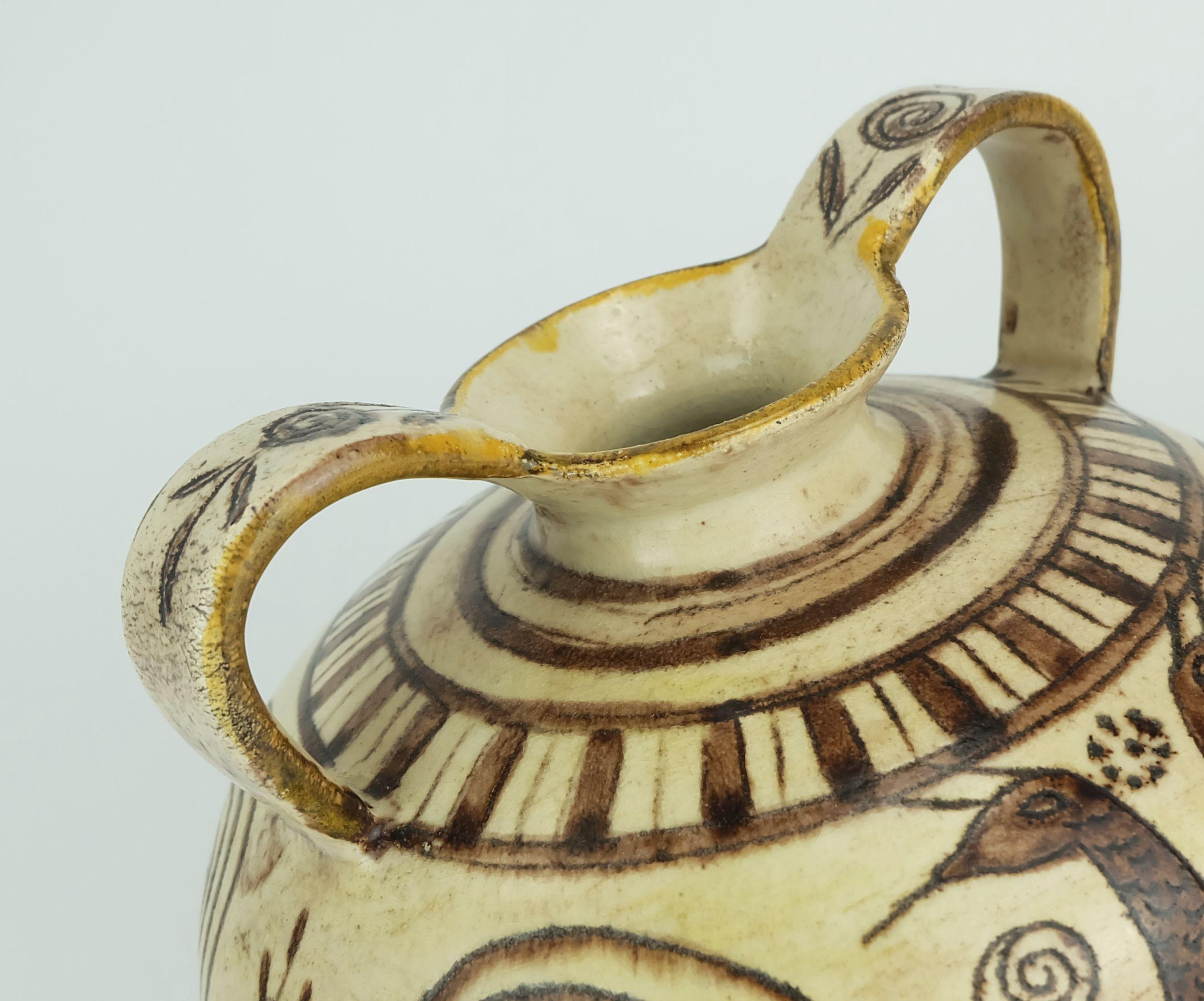 Vaso in ceramica a doppio manico della metà del secolo scorso firmato Vitali e realizzato a mano negli anni '70 in vendita 1