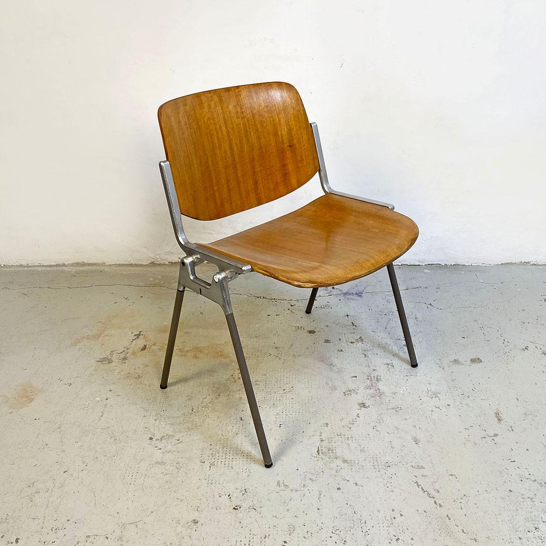 Italian mid-century DSC chair by Giancarlo Piretti for Anonima Castelli, 1965
DSC model chair with seat and back in solid beech on a sturdy aluminum base with round section legs.
Produced by Anonima Castelli and designed by Giancarlo Piretti in