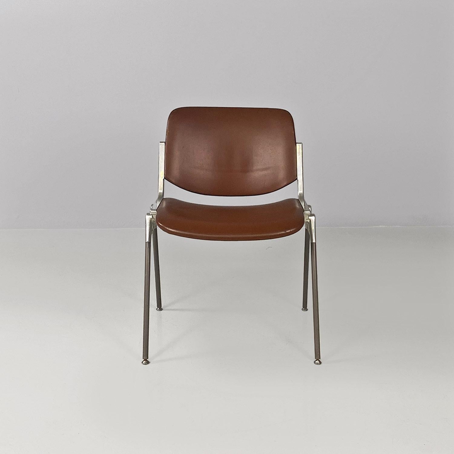 Italian mid-century modern Chair DSC by Giancarlo Piretti for Anonima Castelli, 1970s
DSC model chair, padded and covered in brown leather with rectangular seat and back with rounded corners. La struttura è robusta ed è interamente realizzata in