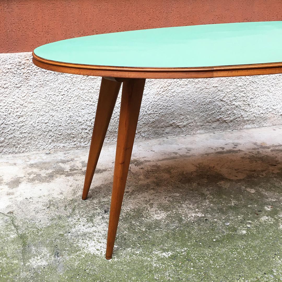 this is a formica table green is its color