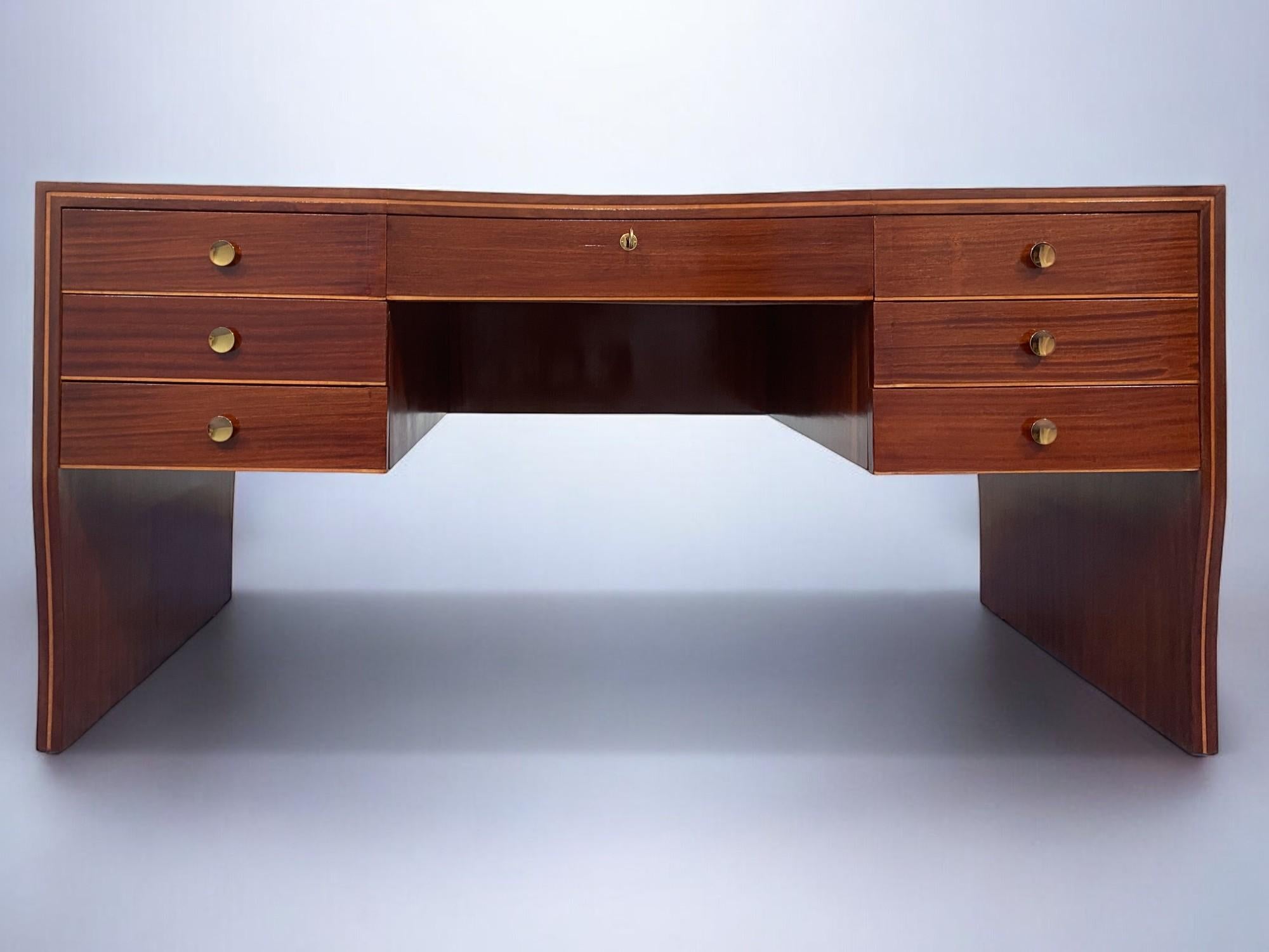 Escritorio ejecutivo italiano de mediados de siglo  diseñado por Osvaldo Borsani, 1940 Otro en venta