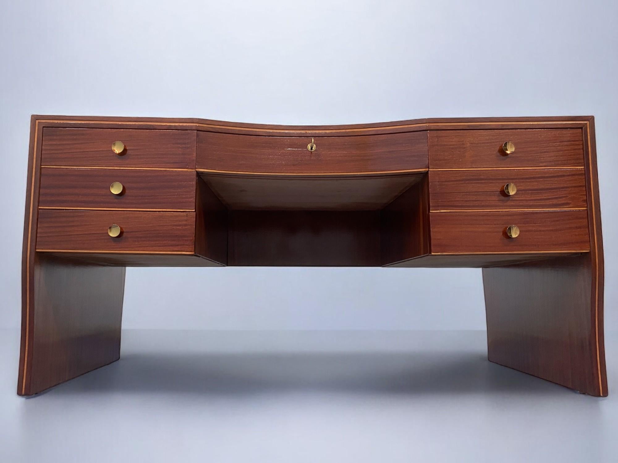 Escritorio ejecutivo italiano de mediados de siglo  diseñado por Osvaldo Borsani, 1940 Mid-20th Century en venta