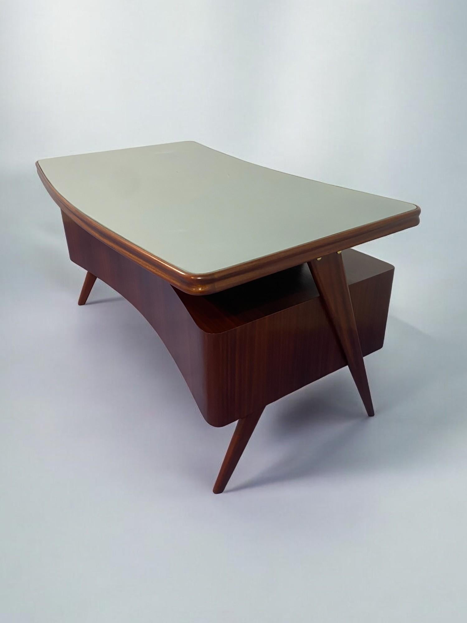 Tavolo da scrivania direzionale italiano del Mid Century disegnato da Vittorio Dassi negli anni '50 in vendita 1