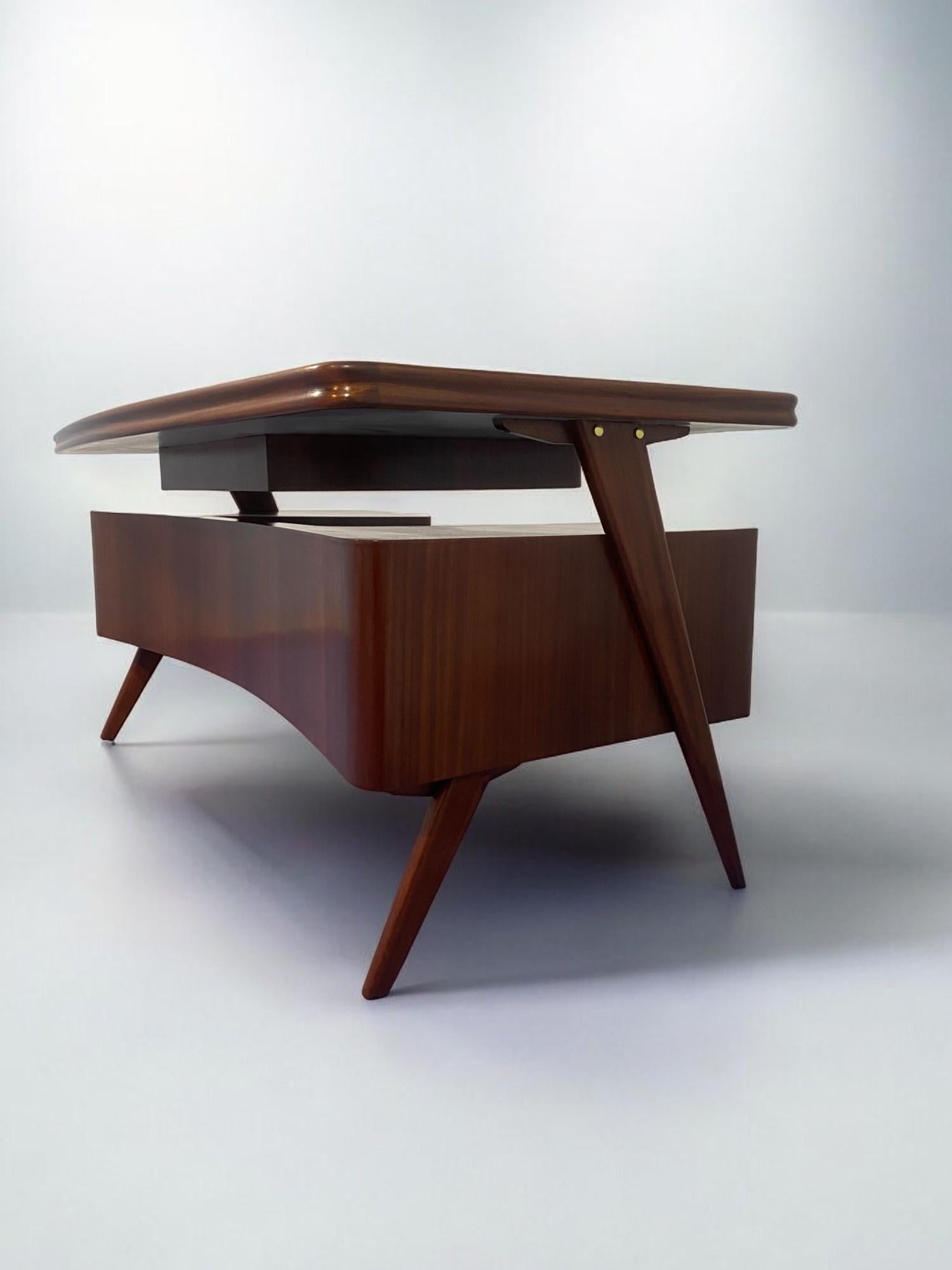 Tavolo da scrivania direzionale italiano del Mid Century disegnato da Vittorio Dassi negli anni '50 in vendita 2