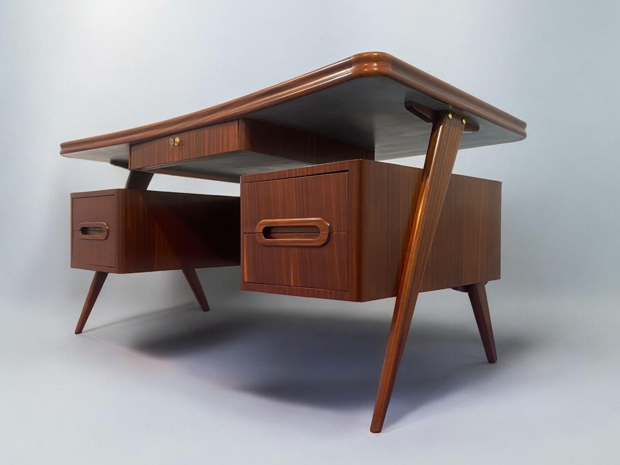 Tavolo da scrivania direzionale italiano del Mid Century disegnato da Vittorio Dassi negli anni '50 in vendita 5