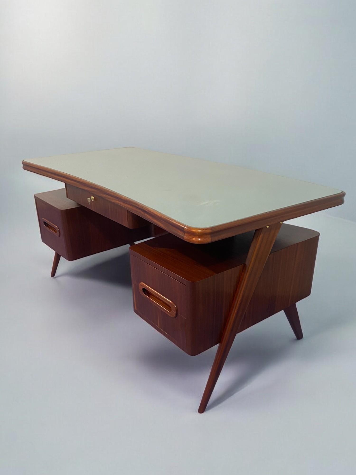 Tavolo da scrivania direzionale italiano del Mid Century disegnato da Vittorio Dassi negli anni '50 in vendita 7