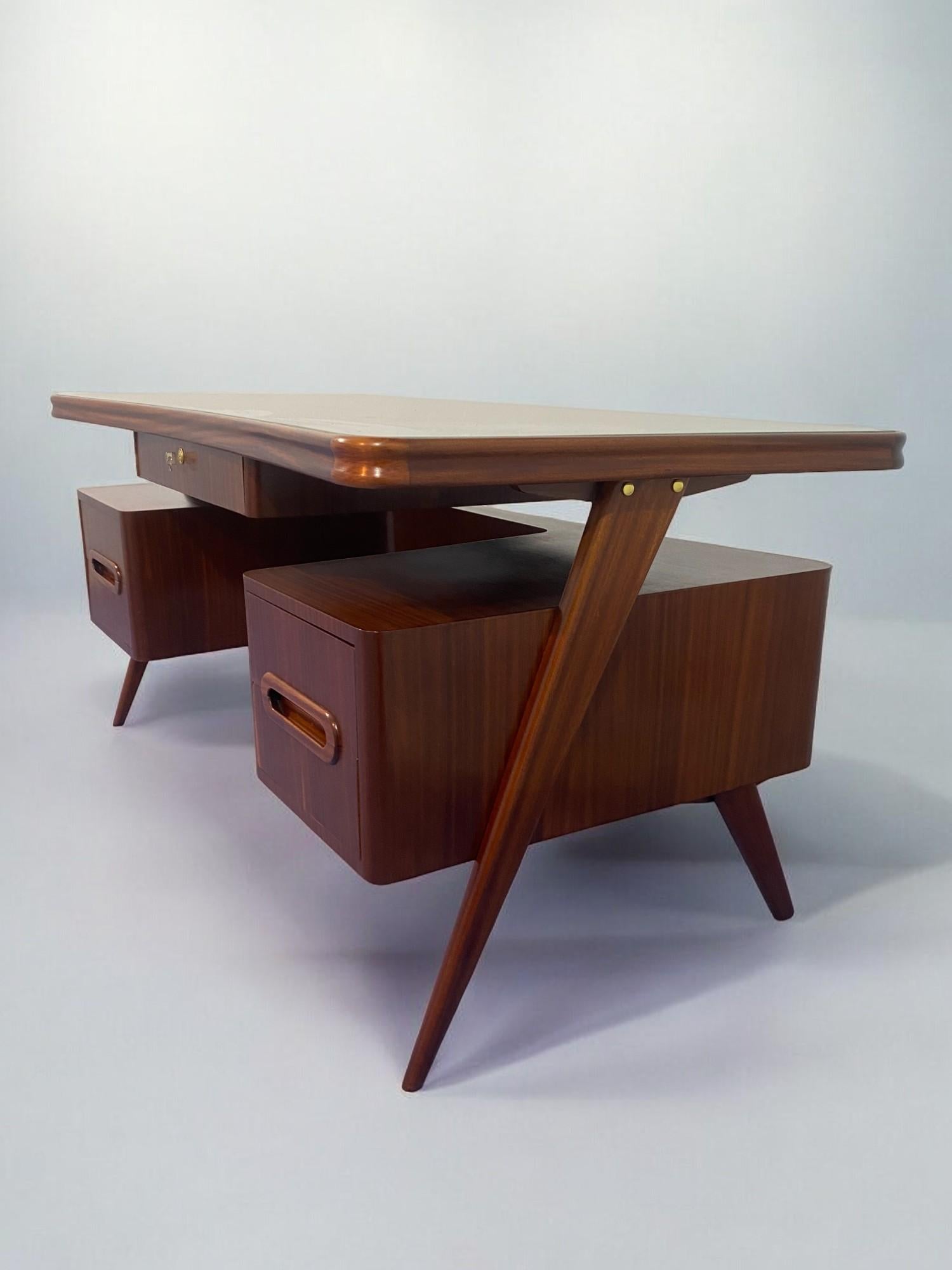 Tavolo da scrivania direzionale italiano del Mid Century disegnato da Vittorio Dassi negli anni '50 in vendita 8