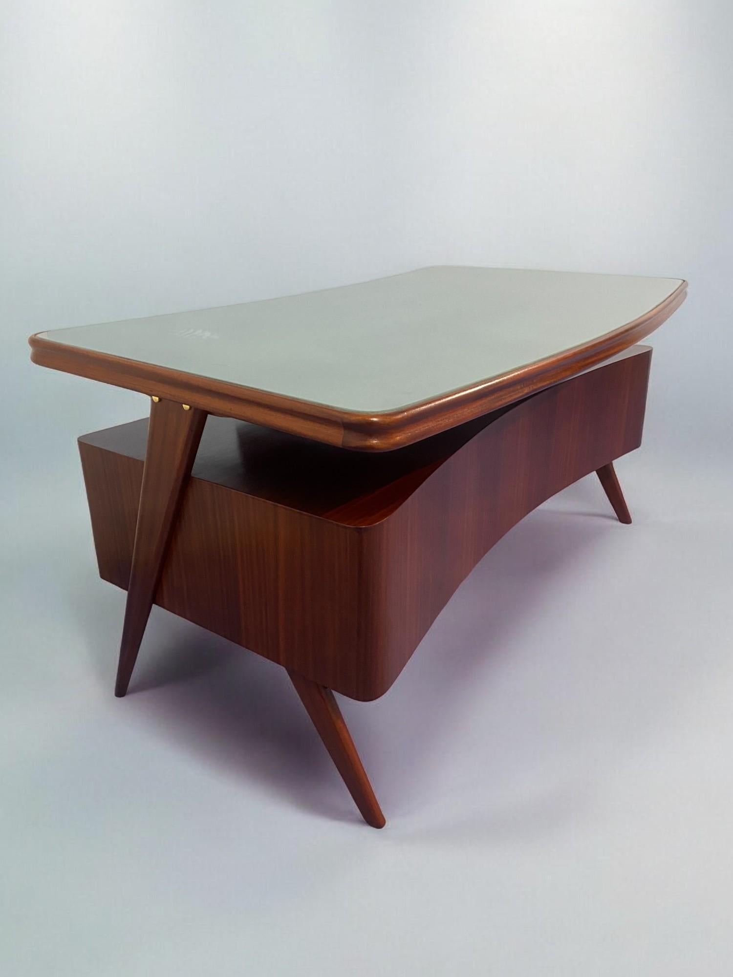 Tavolo da scrivania direzionale italiano del Mid Century disegnato da Vittorio Dassi negli anni '50 In condizioni buone in vendita a Traversetolo, IT