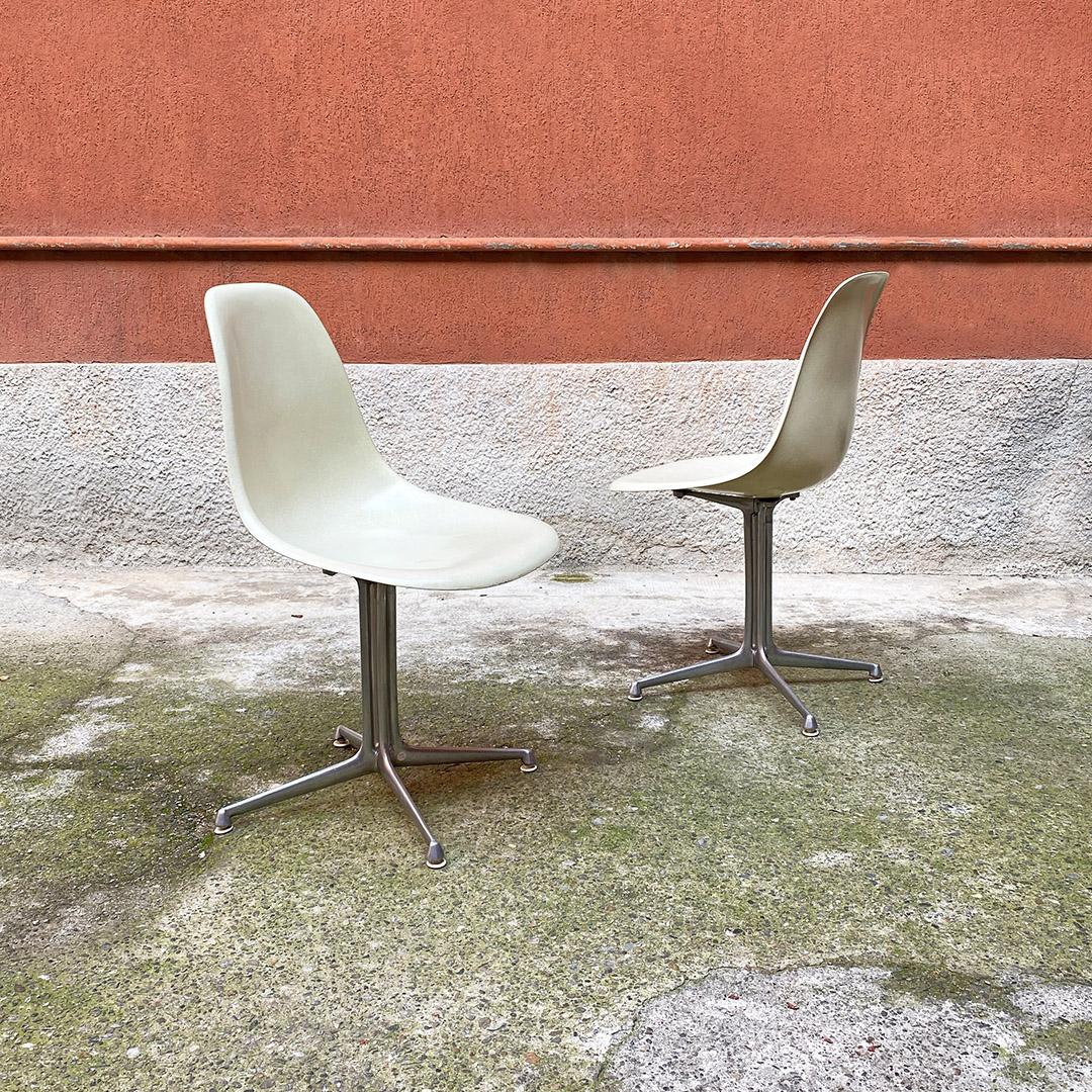 Italian Mid Century Fiberglass Chairs by Charles and Ray Eames for Vitra, 1948 In Good Condition In MIlano, IT