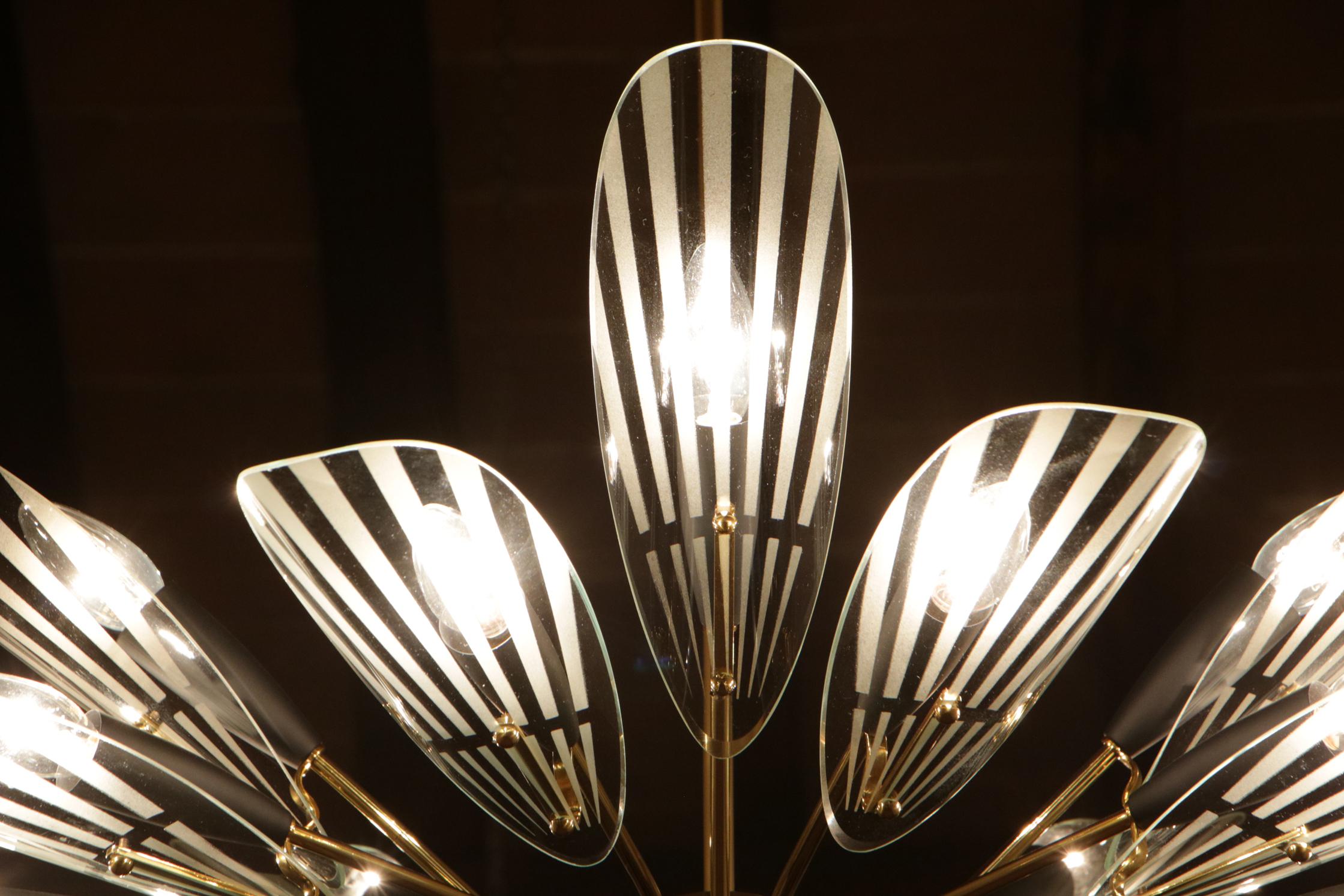 Italian Mid Century Fifteen Ligths Chandelier Fontana Arte Style, 1950 For Sale 11