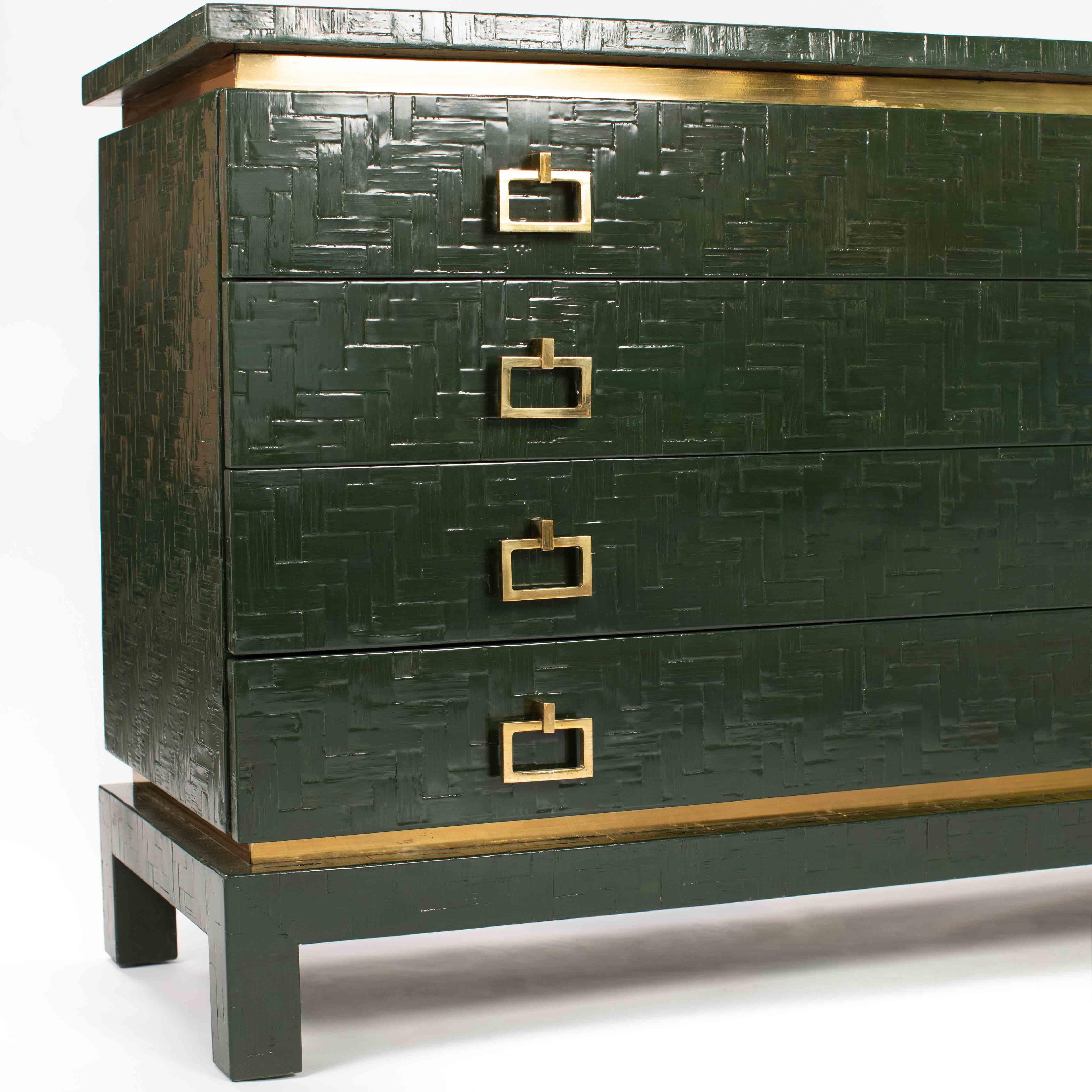 Coffre italien du milieu du siècle en Wood Wood Greene & Greene avec quincaillerie en laiton 1960s Bon état - En vente à Salzburg, AT
