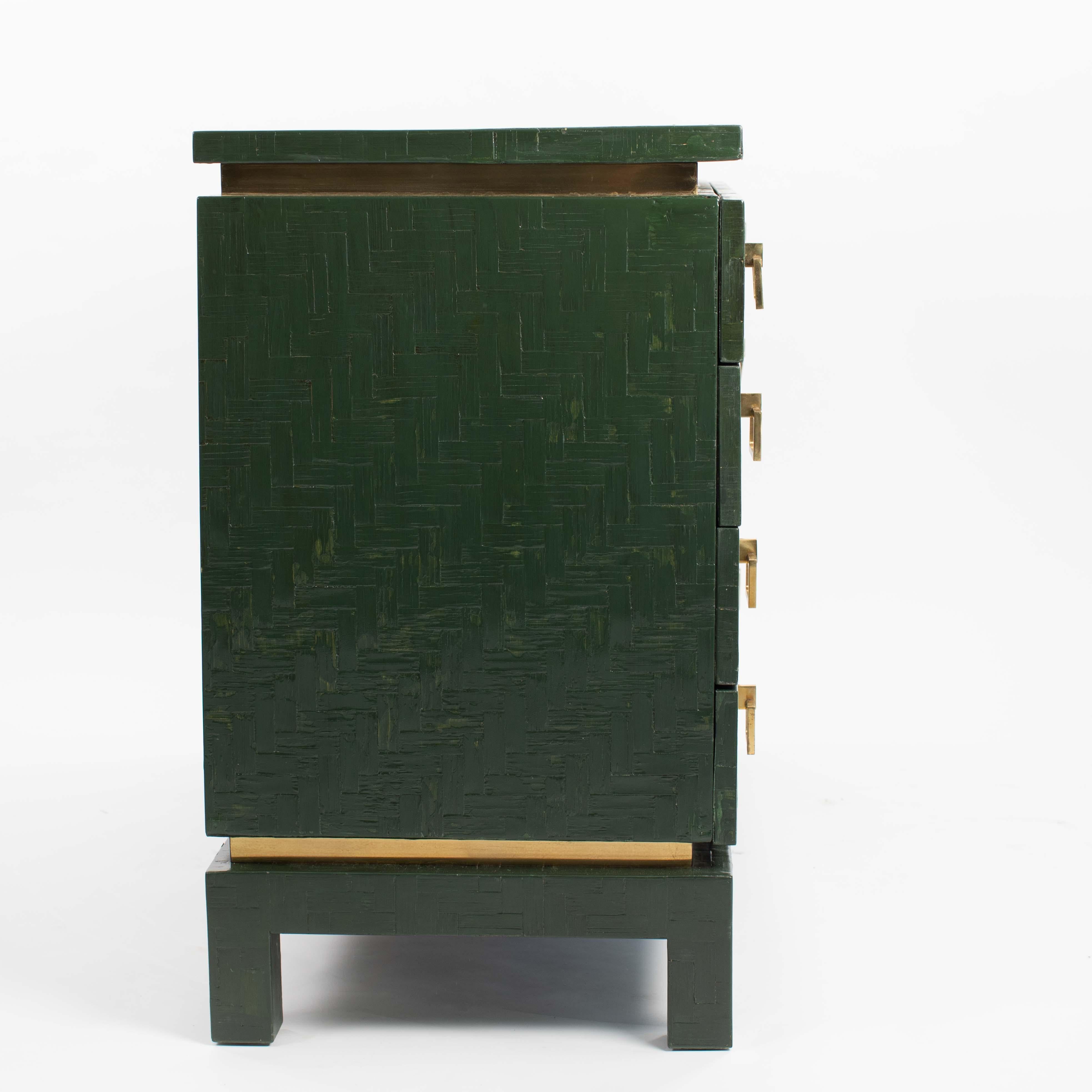 Milieu du XXe siècle Coffre italien du milieu du siècle en Wood Wood Greene & Greene avec quincaillerie en laiton 1960s en vente