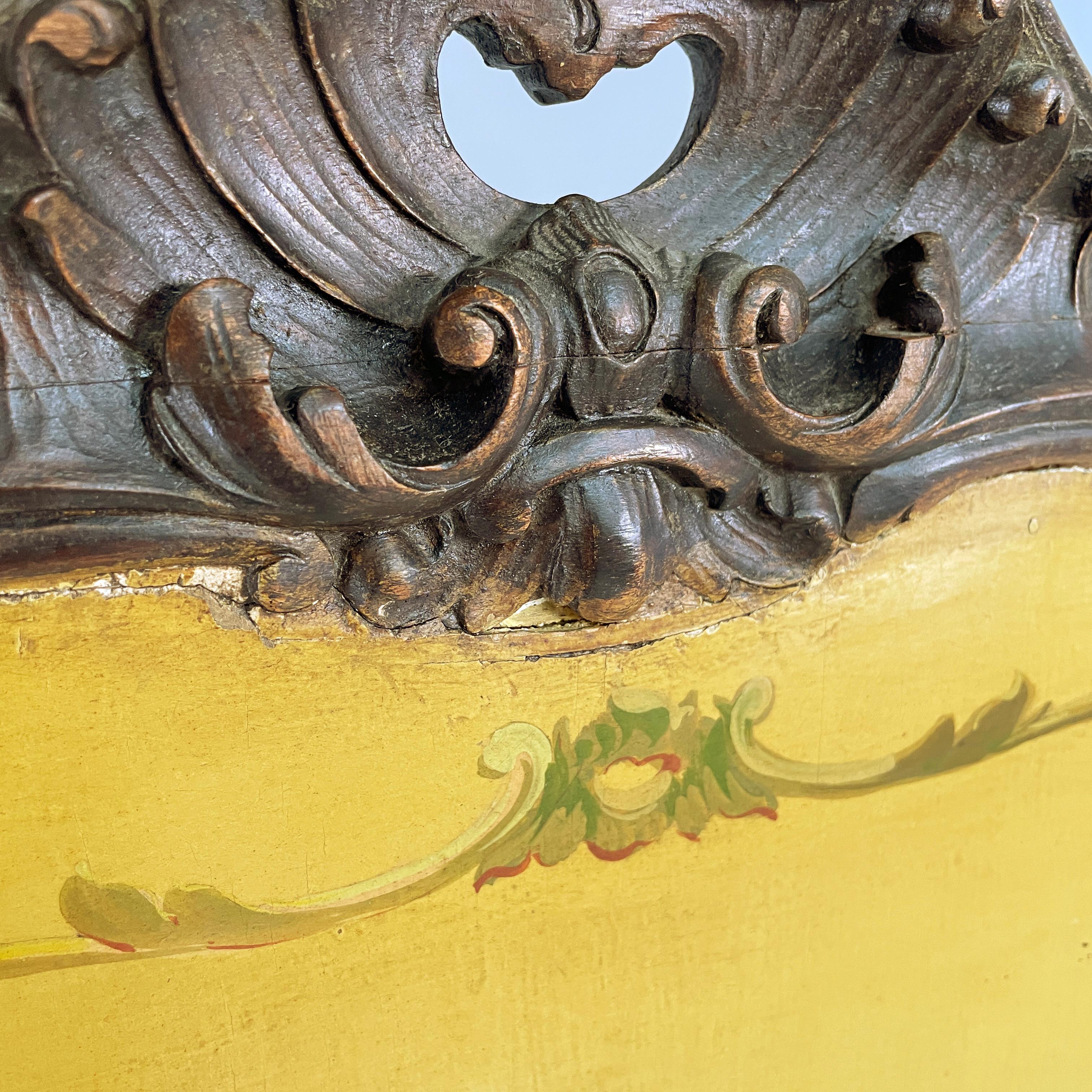 Italian mid-century Fire screen in crafted wood with floral decorations, 1940s For Sale 4