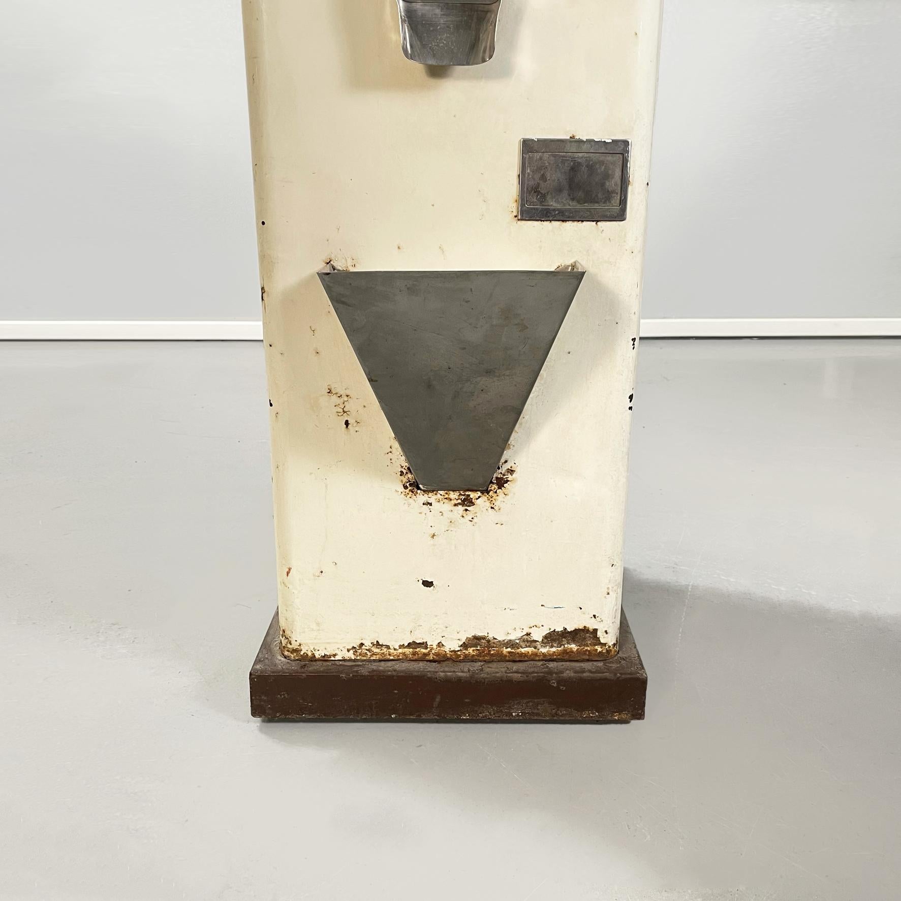 Italian Mid-Century Floor Electric White Metal and Plastic Popcorn Machine, 1960 For Sale 10